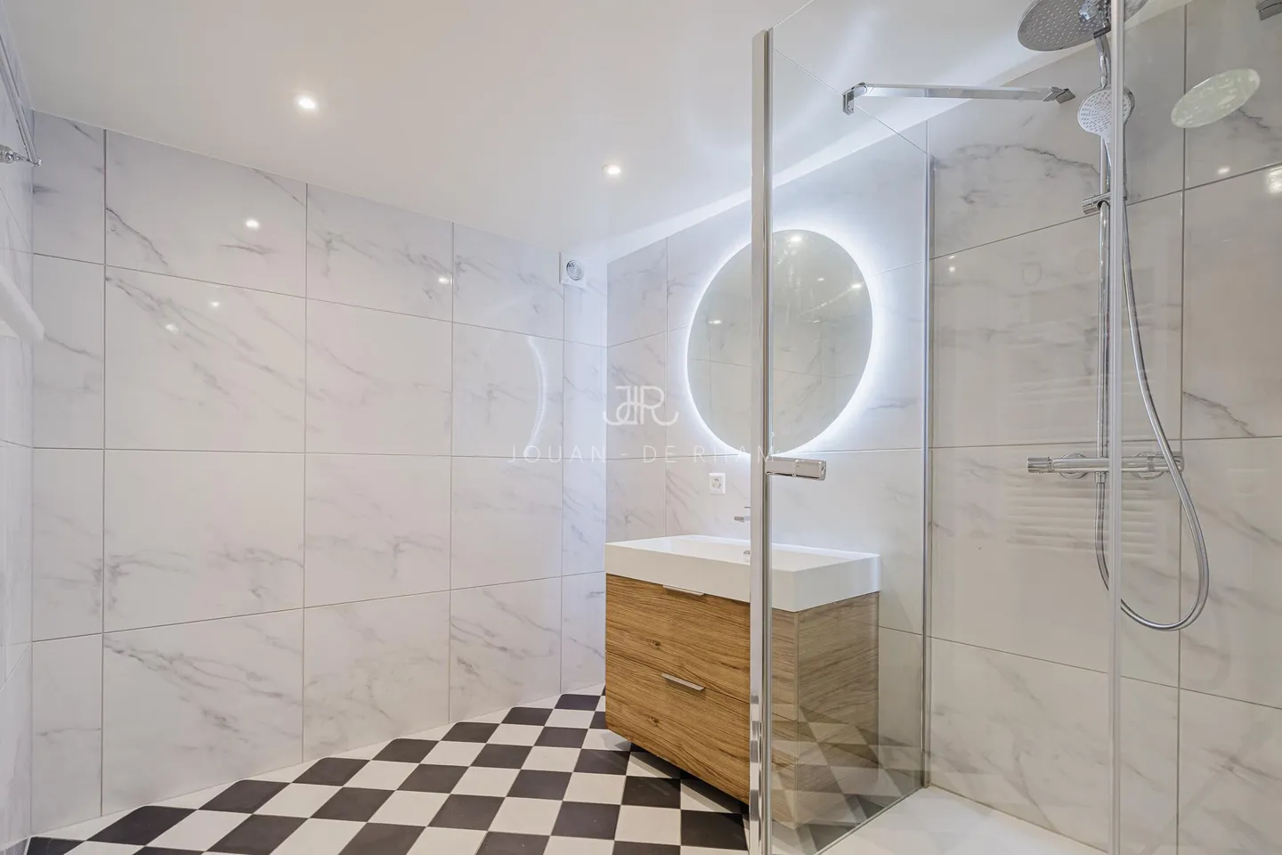 Superb contemporary family villa - Photo 9 of 10