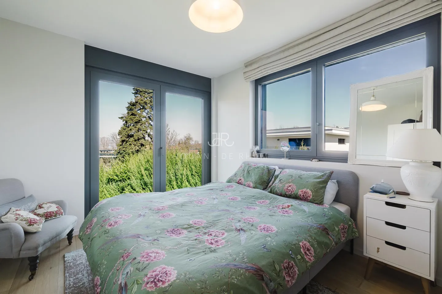 Superb contemporary family villa - Photo 10 of 10