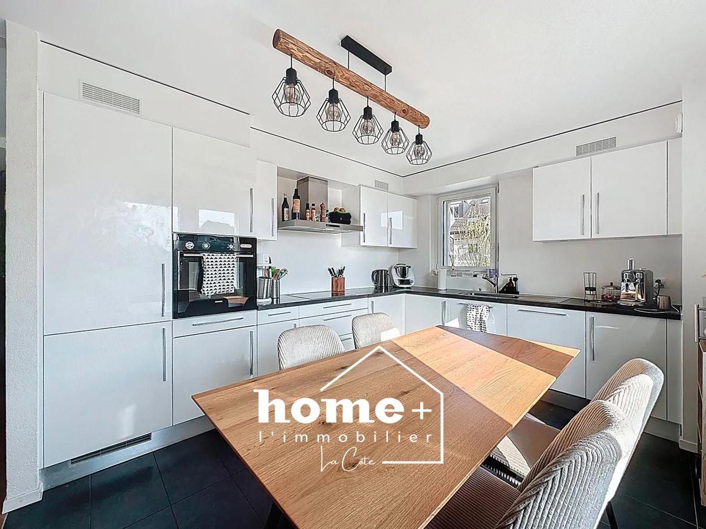 Exclusive - Magnificent Apartment with Veranda and Garden - Photo 6 of 12