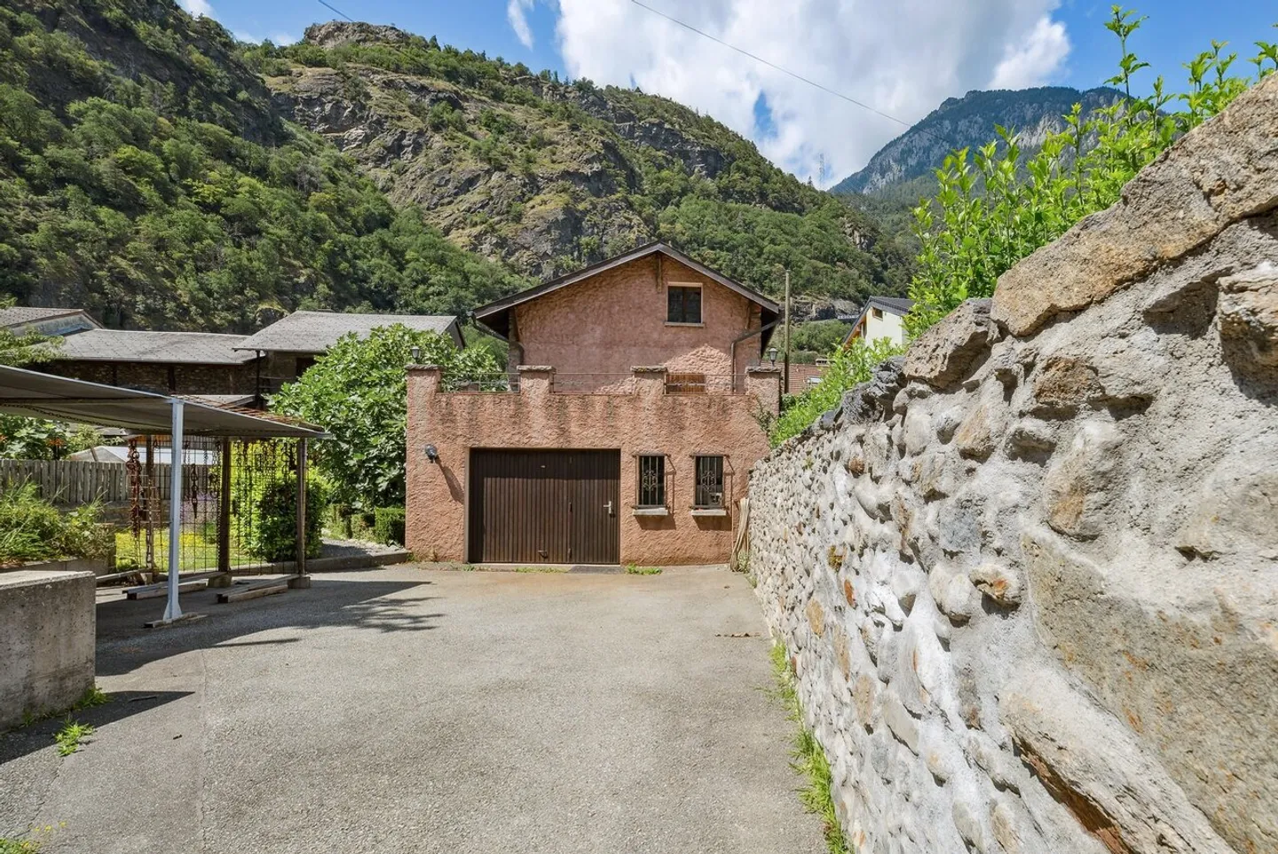 Maison de ville avec espace atelier - Photo 2 sur 13