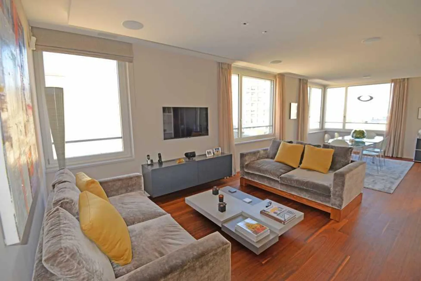 Beautiful apartment in an up-and-coming neighborhood - Photo 1 of 5