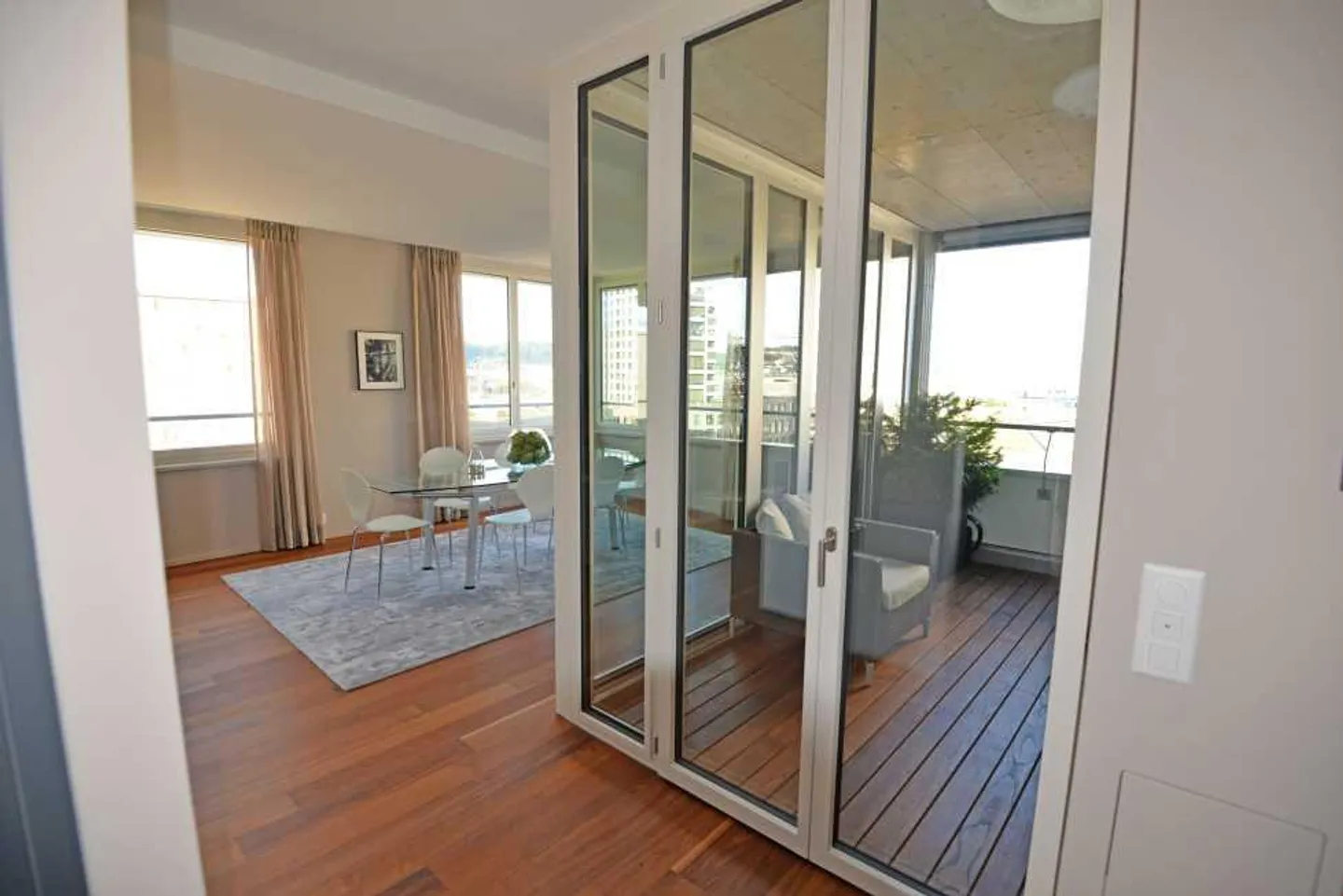 Beautiful apartment in an up-and-coming neighborhood - Photo 2 of 5