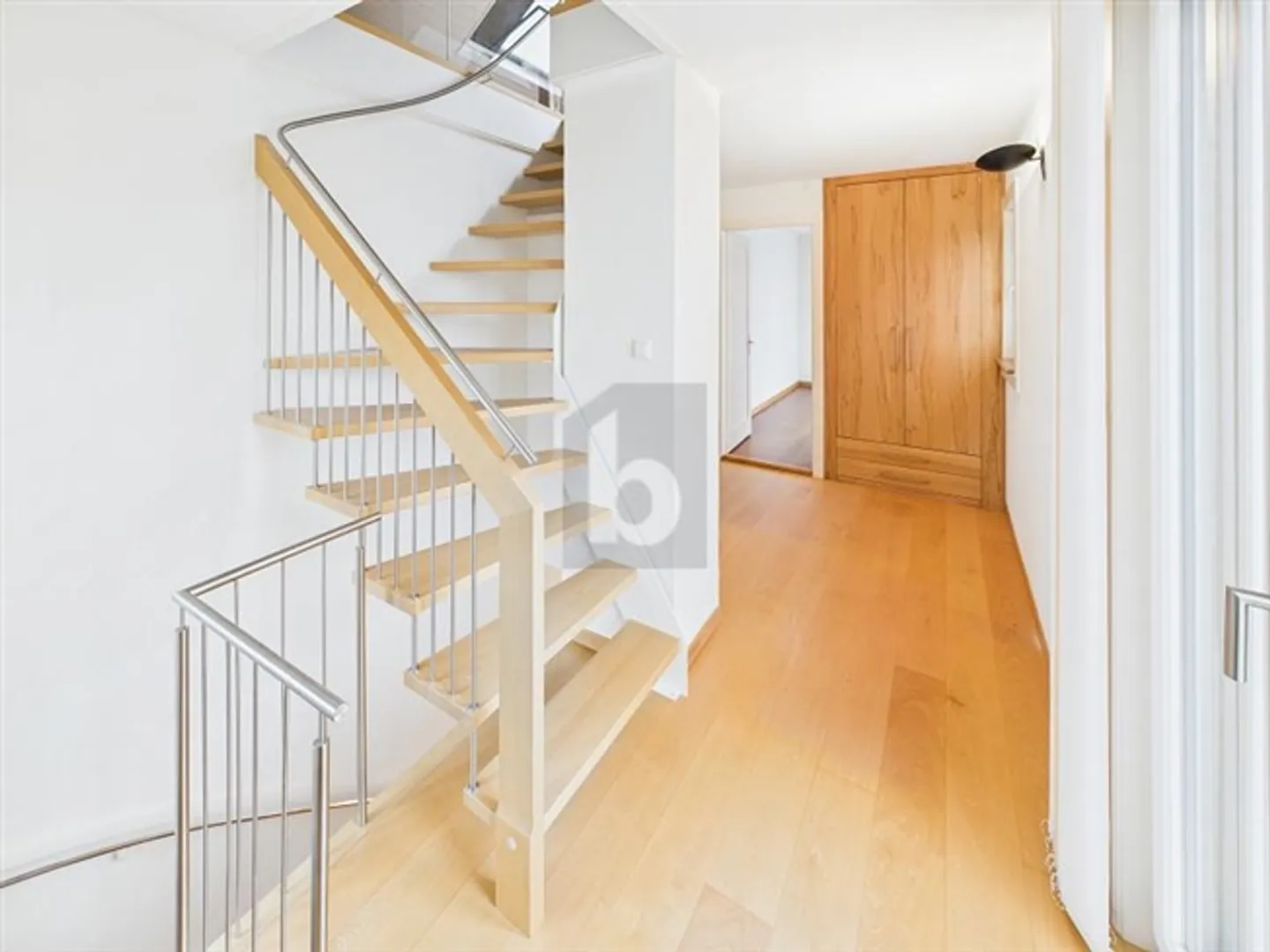 Grosszügiges Einfamilienhaus mit Garten - Foto 2 von 6