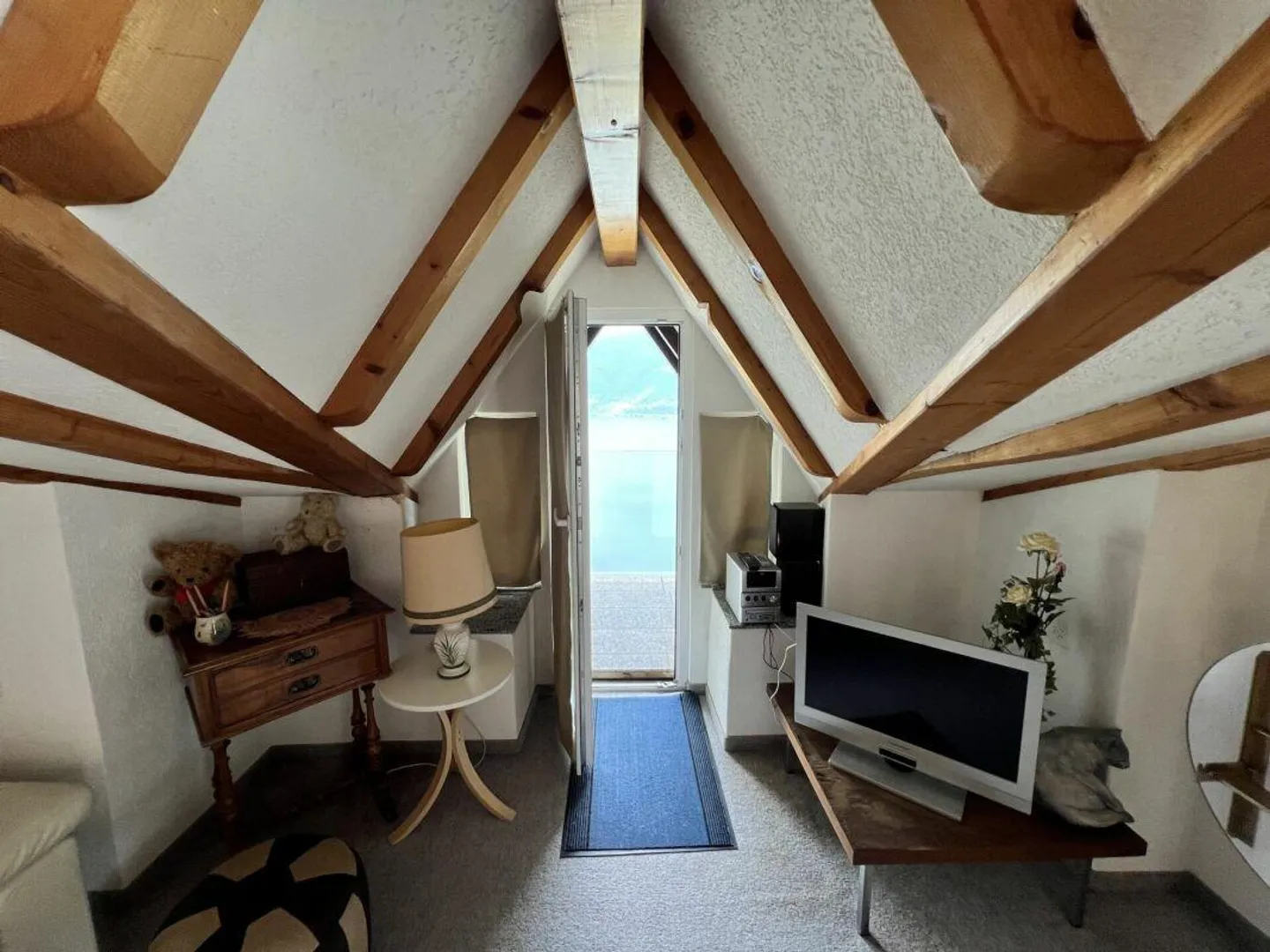 Studio-appartement avec vue imprenable sur le lac - Photo 7 sur 17