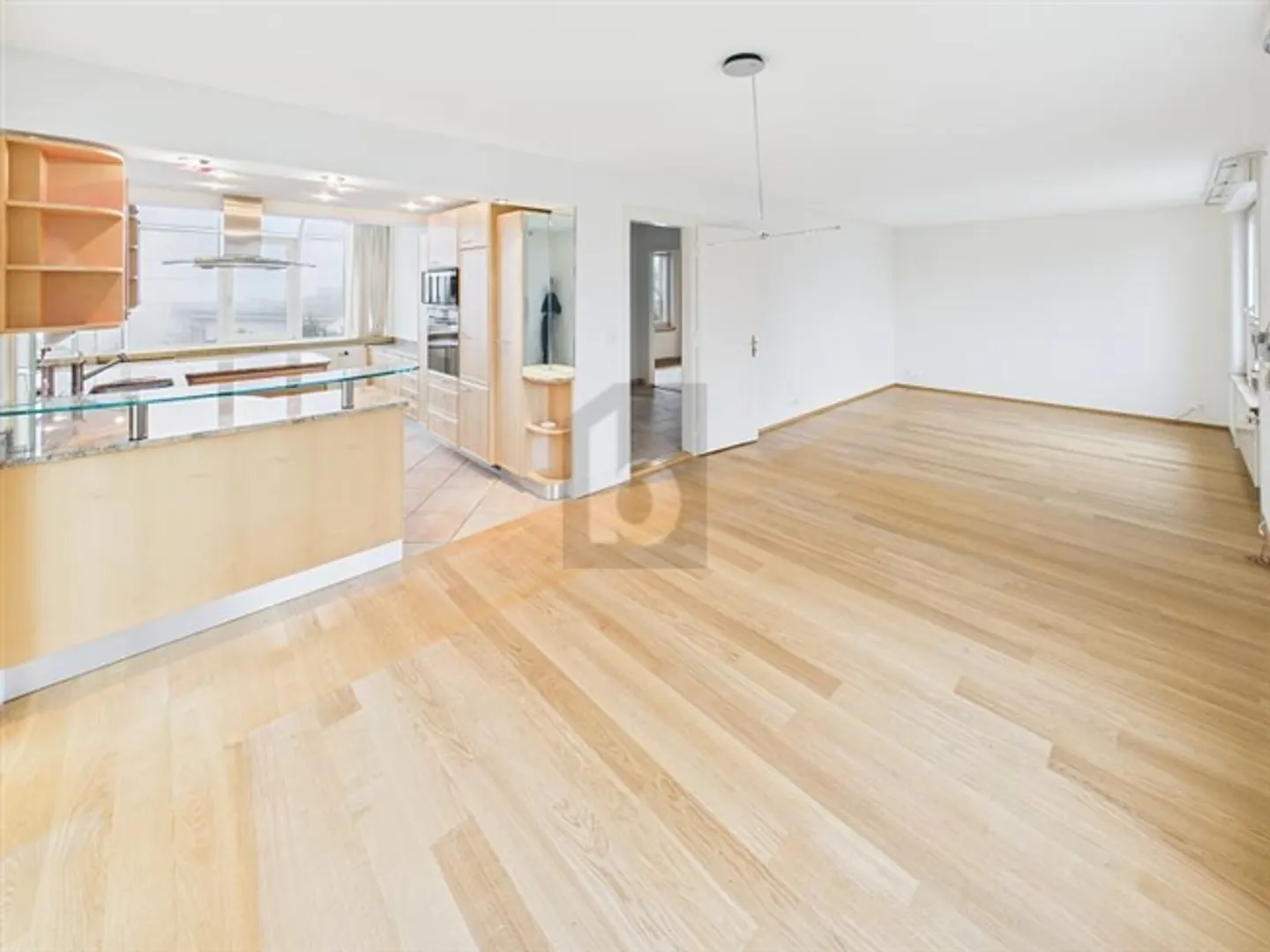 Grosszügiges Einfamilienhaus mit Garten - Foto 3 von 6