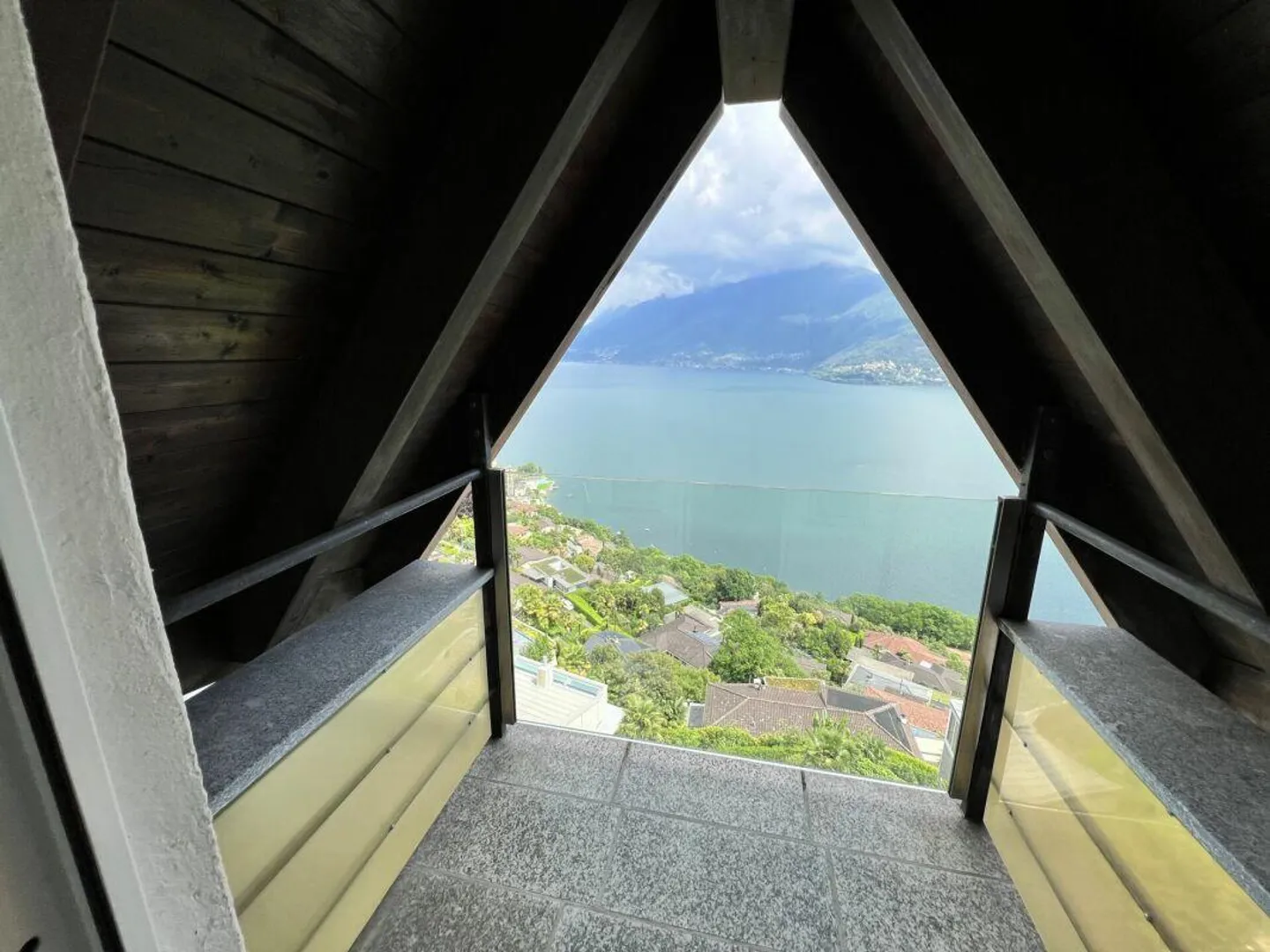 Studio-appartement avec vue imprenable sur le lac - Photo 8 sur 17