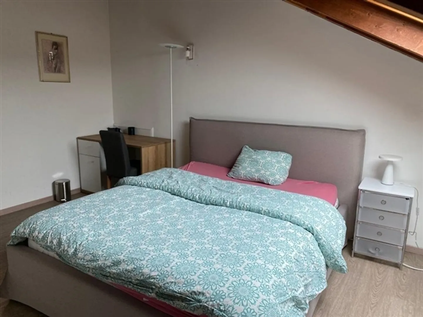 Spacious, fully furnished apartment with 4.5 rooms, ideal for families and business travelers - Photo 9 of 13