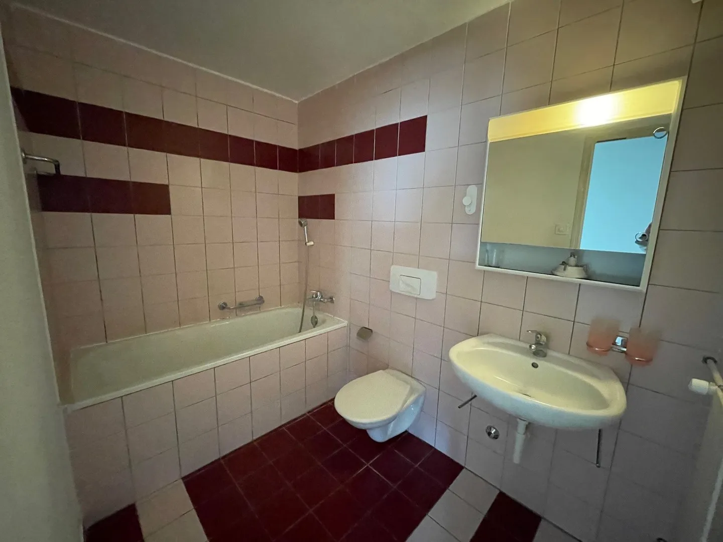 Großes 5.5-Zimmer-Apartment mit Balkon - Foto 8 von 9