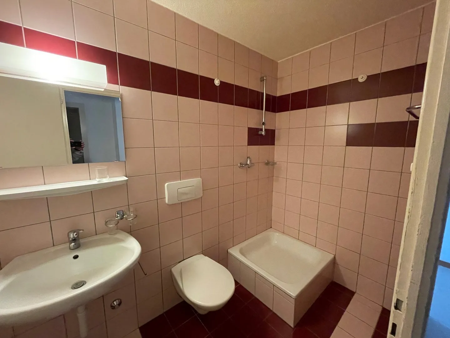 Großes 5.5-Zimmer-Apartment mit Balkon - Foto 9 von 9