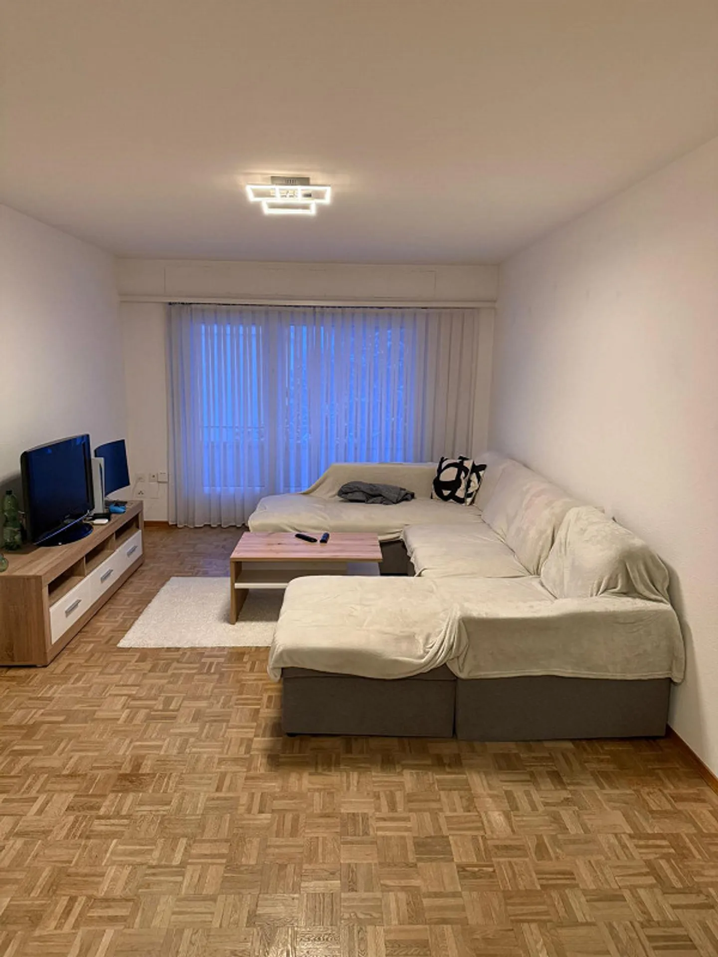 Modern 3-room apartment with balcony and parking space in Sargans - Photo 2 of 8