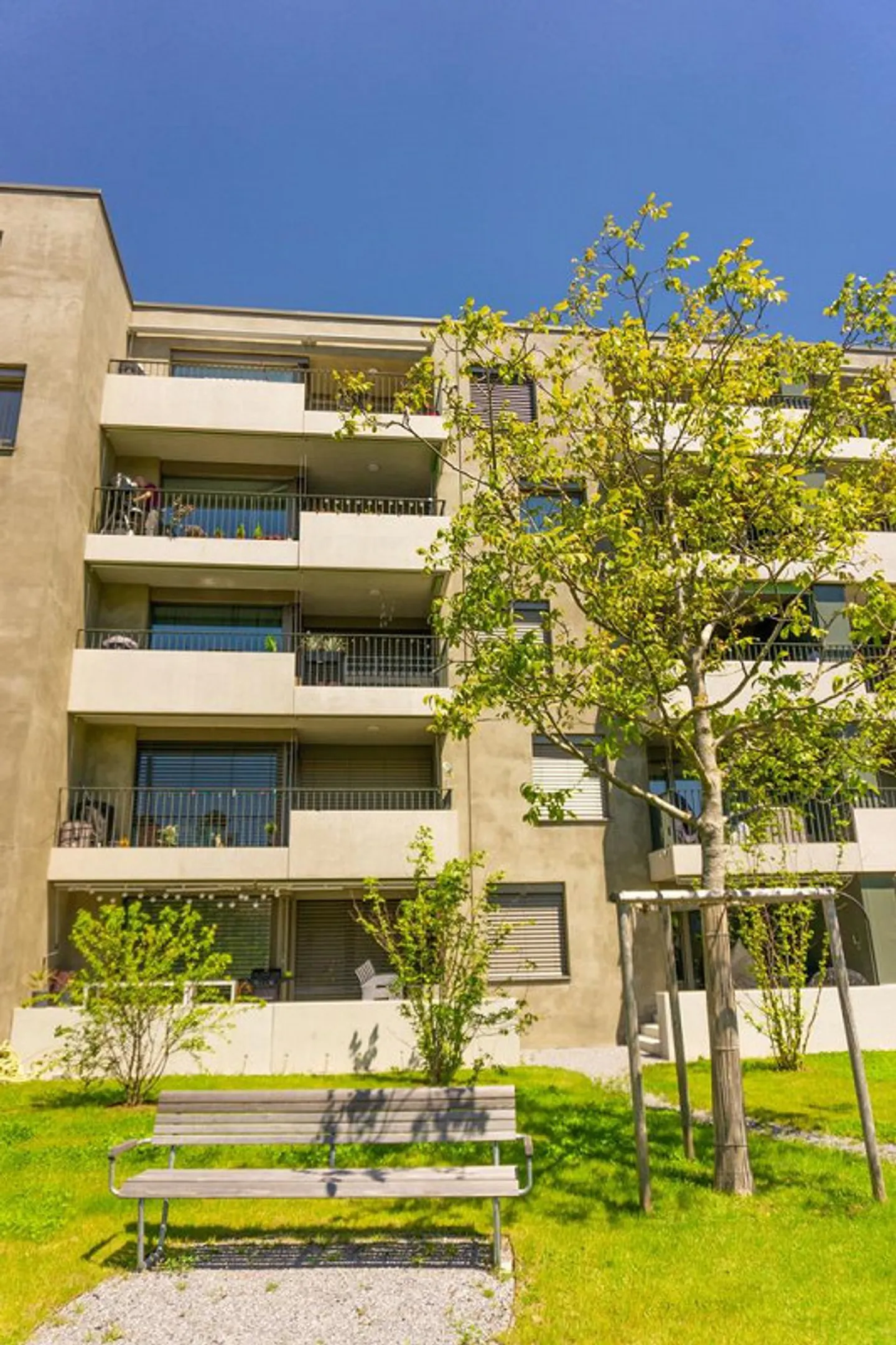 appartement moderne de 2,5 pièces avec espace de jardin dans le complexe résidentiel près du parc - Photo 1 sur 8