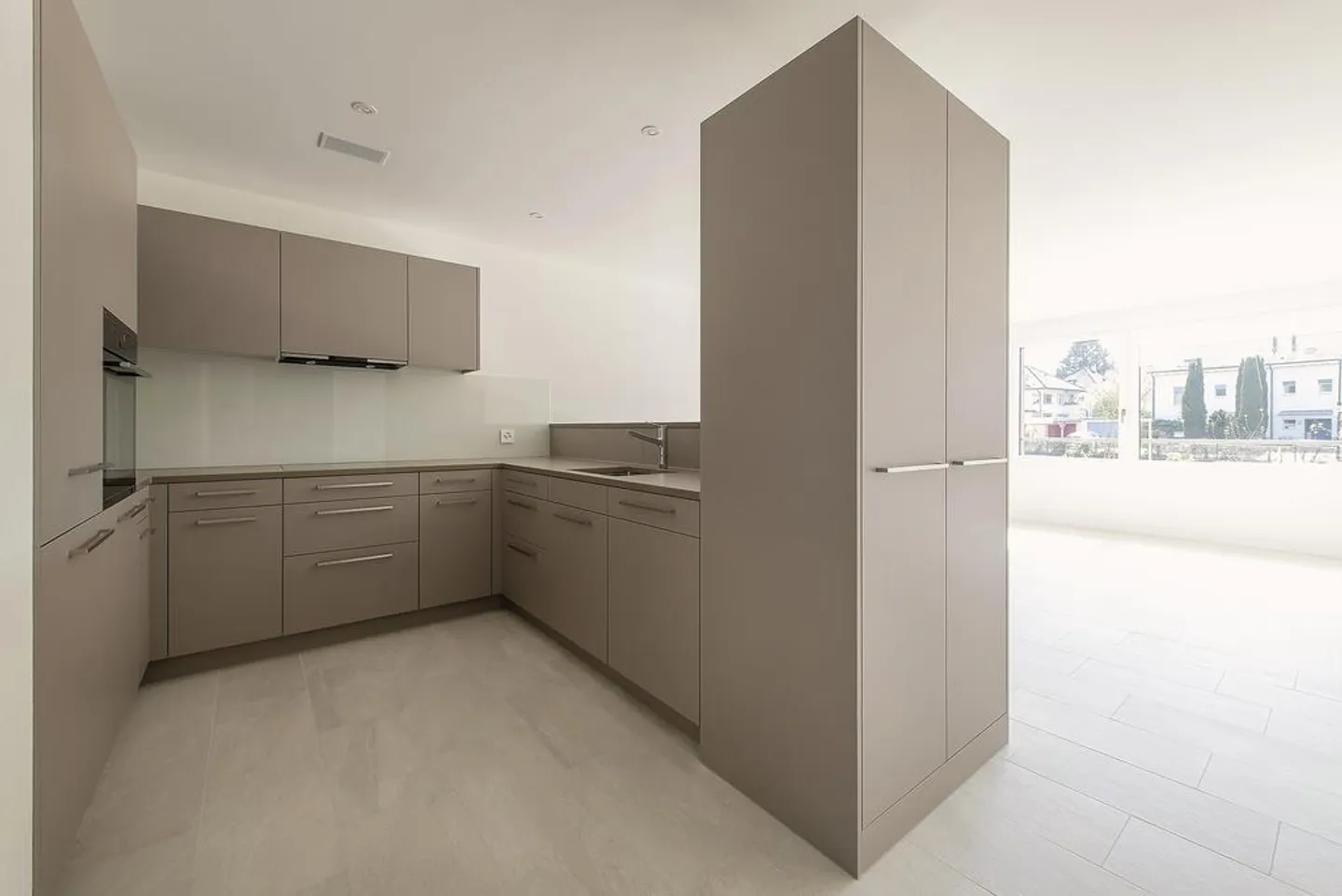 appartement moderne de 2,5 pièces avec espace de jardin dans le complexe résidentiel près du parc - Photo 4 sur 8