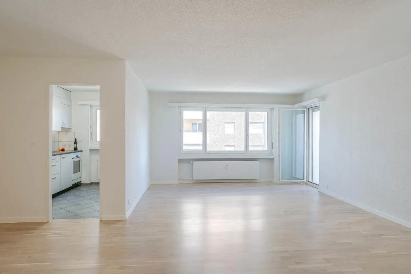 Attractive 3.5 Room Apartment - Photo 2 of 8