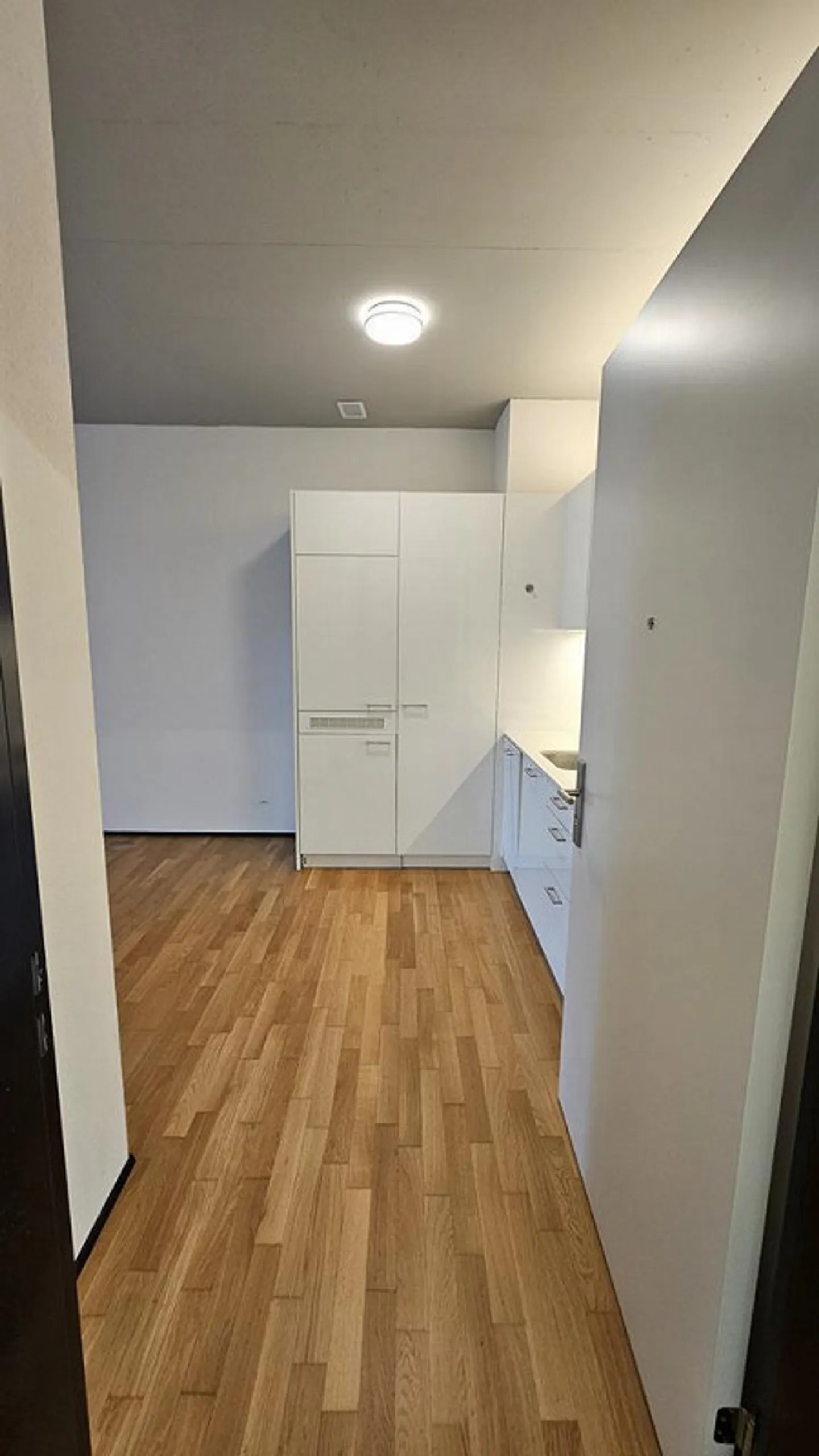 zentral gelegen - 1.5 Zimmer Wohnung im Gleis 1 in Suhr - Foto 2 von 8