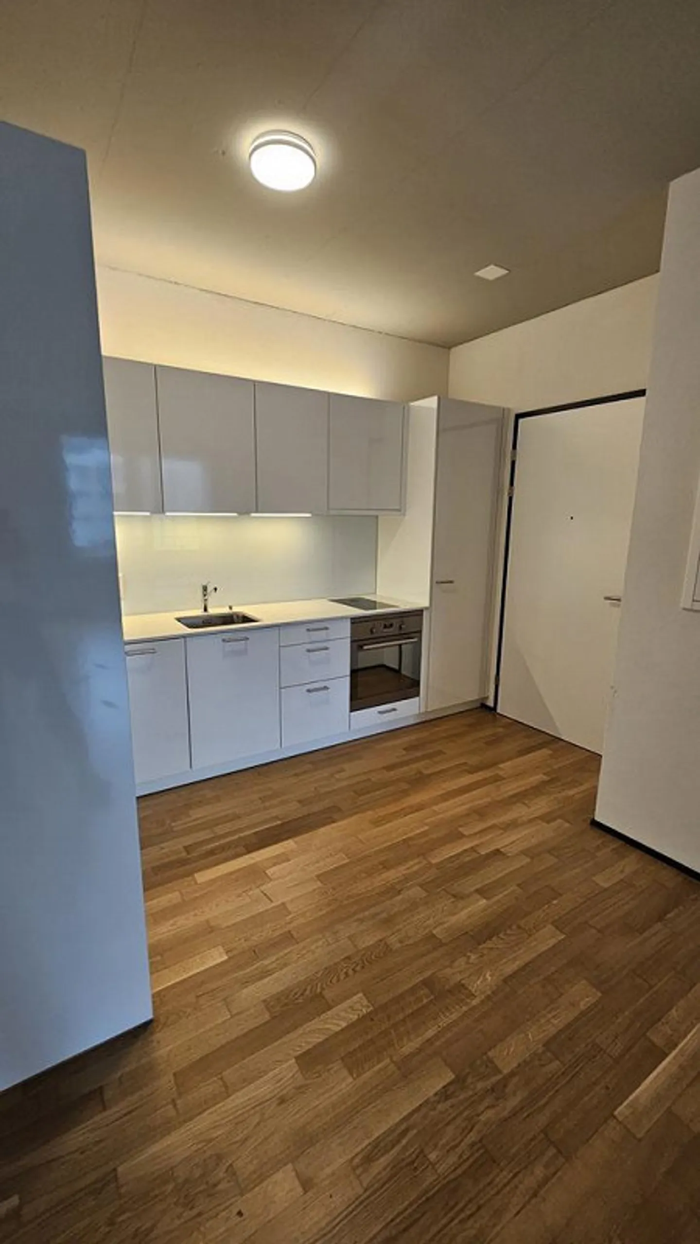 zentral gelegen - 1.5 Zimmer Wohnung im Gleis 1 in Suhr - Foto 3 von 8