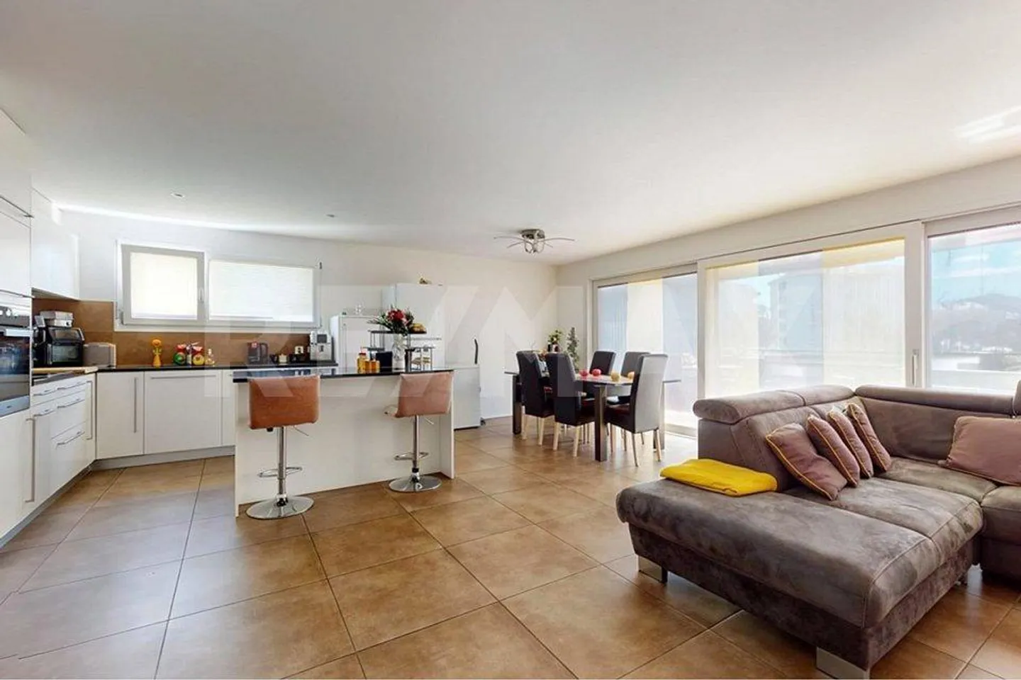 Appartement spacieux avec balcon - Photo 1 sur 4