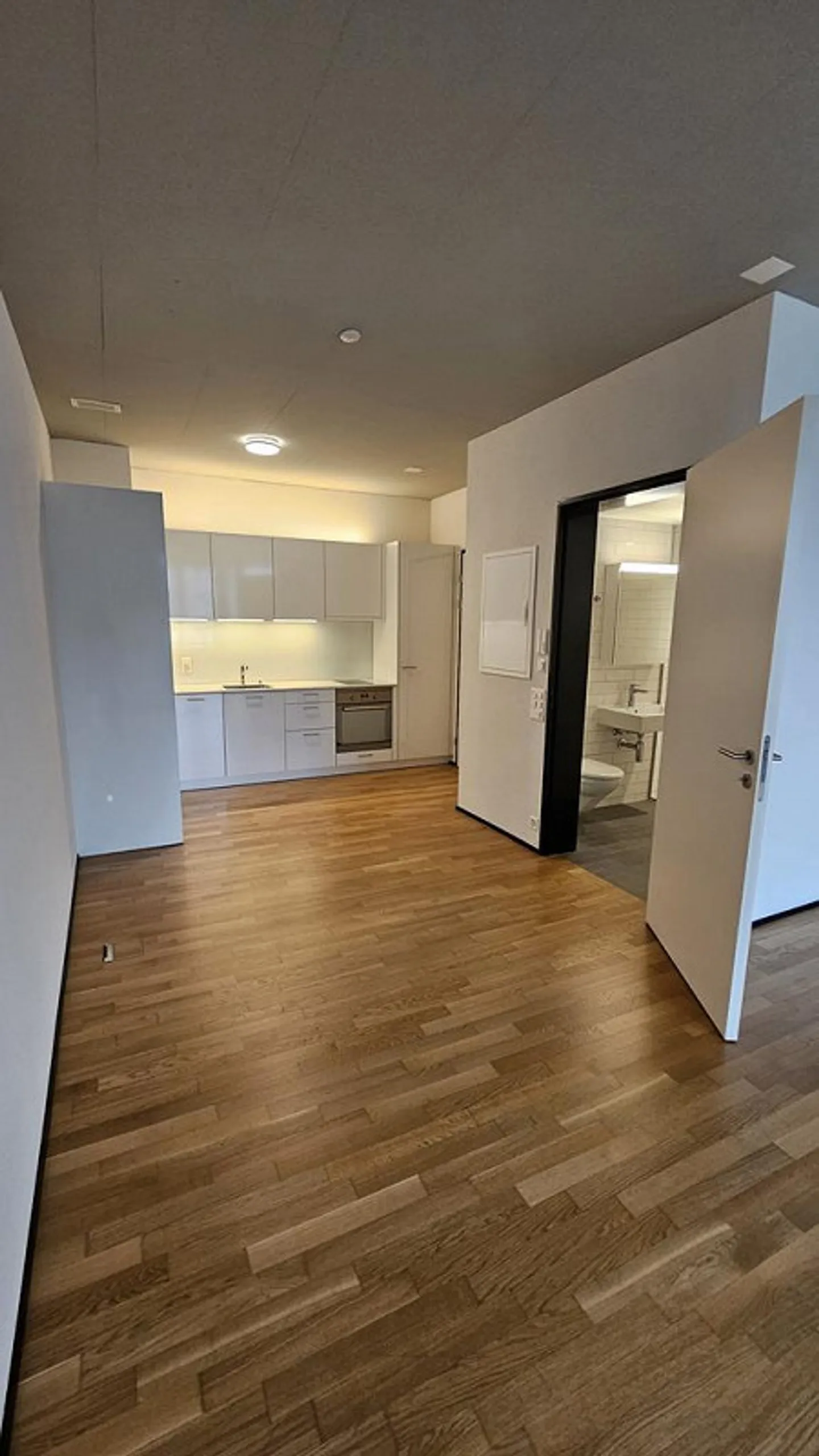 zentral gelegen - 1.5 Zimmer Wohnung im Gleis 1 in Suhr - Foto 4 von 8