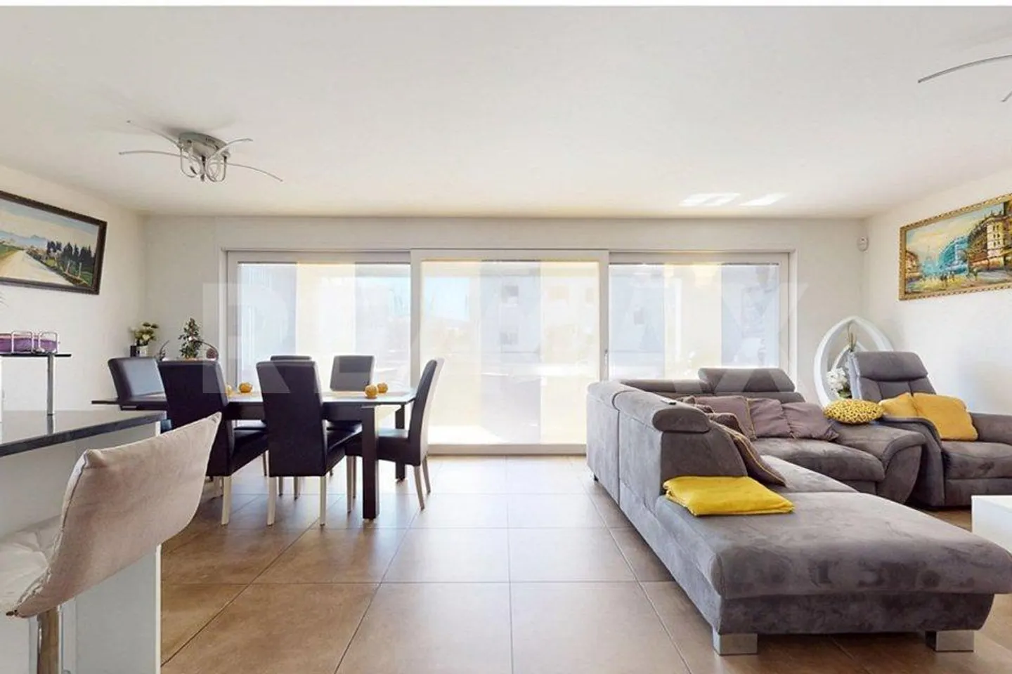 Appartement spacieux avec balcon - Photo 2 sur 4