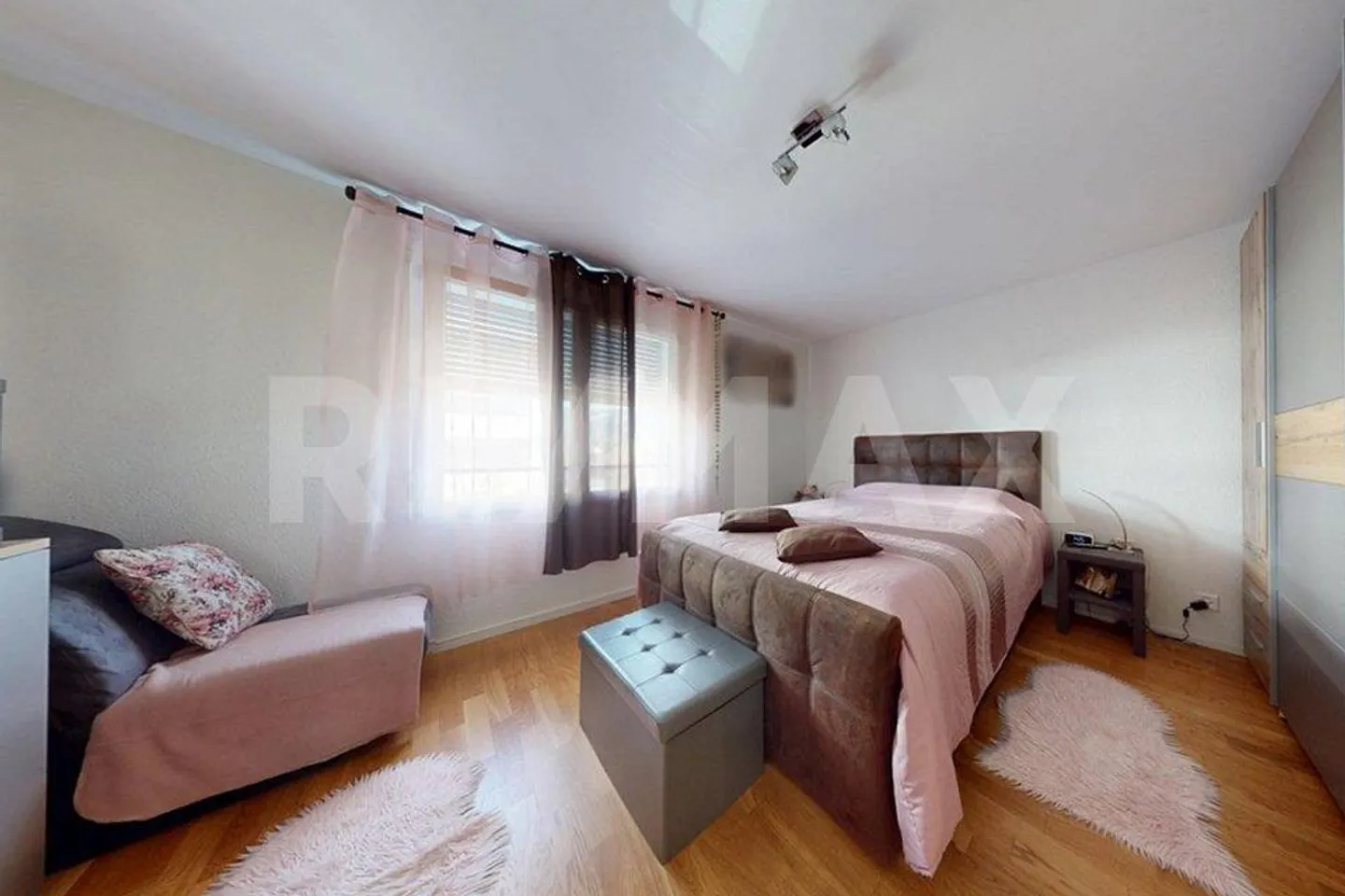 Appartement spacieux avec balcon - Photo 3 sur 4