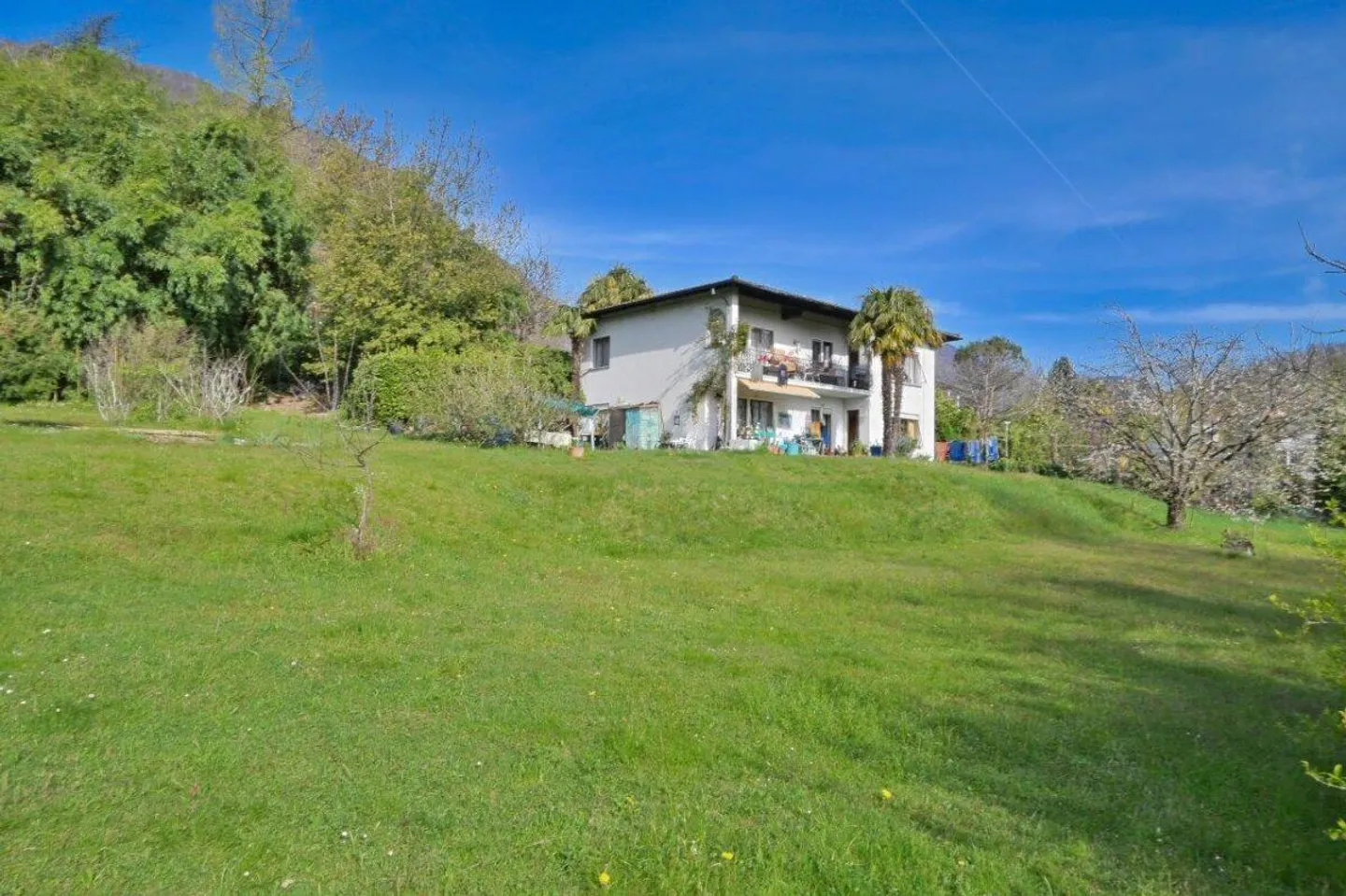 Grand Terrain à Bâtir avec Maison Bifamiliale - Photo 1 sur 11