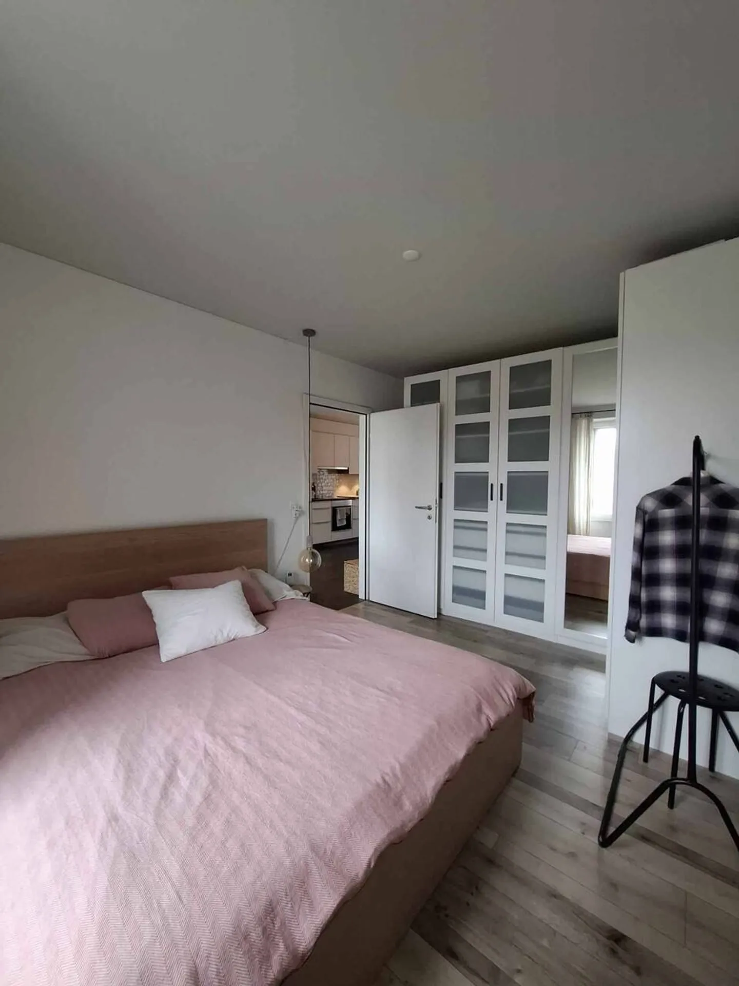 Charming Apartment with Balcony - Photo 3 of 4