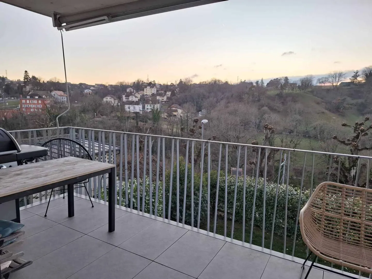 Charming Apartment with Balcony - Photo 4 of 4