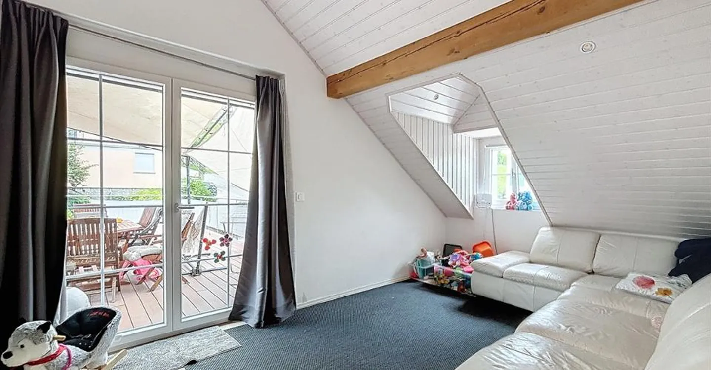 Bright 2-room apartment with character and 59m² terrace! - Photo 2 of 8