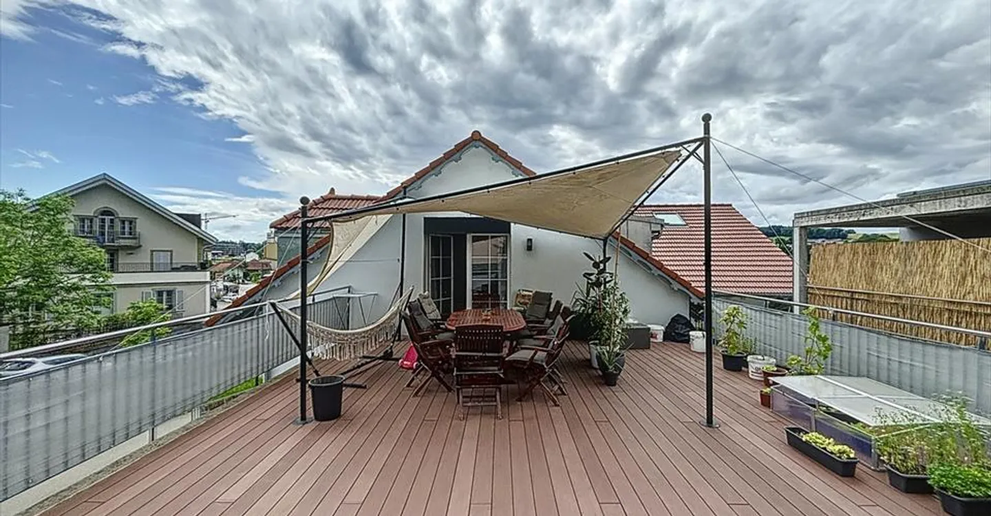 Bright 2-room apartment with character and 59m² terrace! - Photo 4 of 8