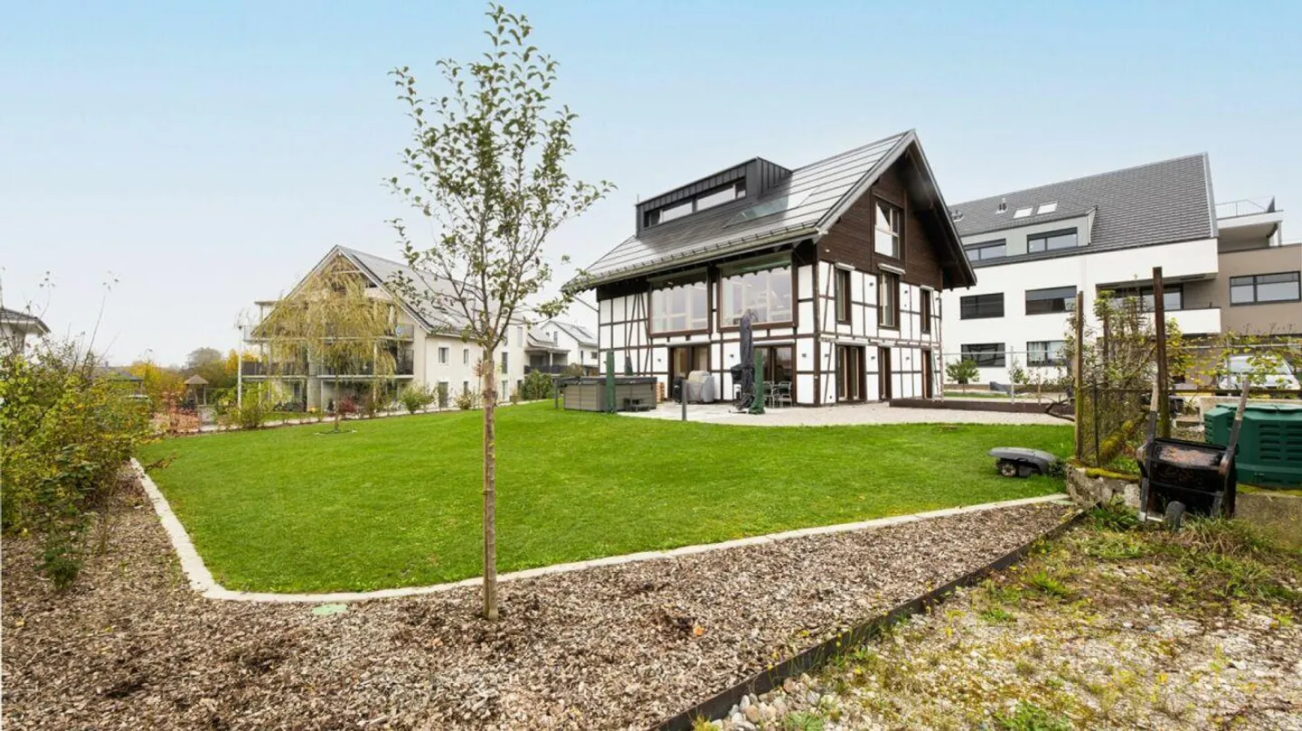 Exklusives Minergie-P-Haus - Foto 1 von 8