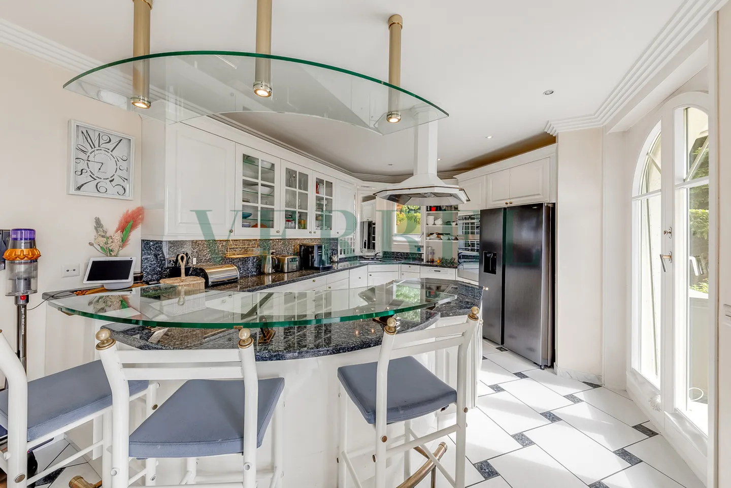 Prestigious Villa with Lake View - Photo 9 of 13