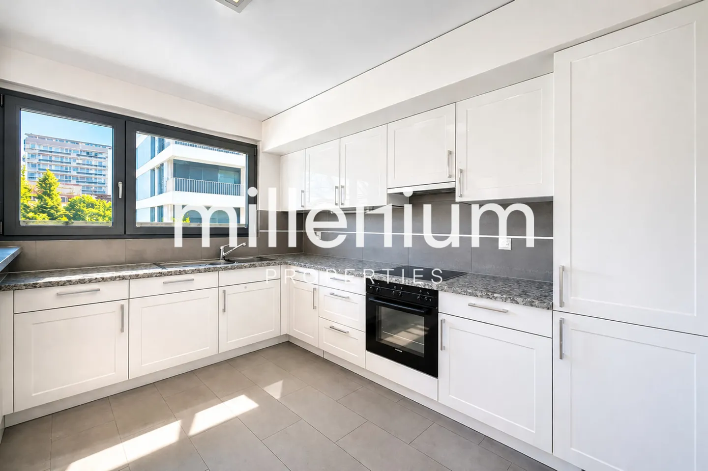 Zeitgenössisches Appartement mit Terrasse - Foto 3 von 7