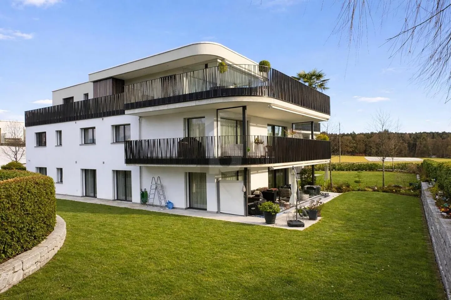 LUSSUOSO, ILLUMINATO CON PISCINA - Foto 1 di 6