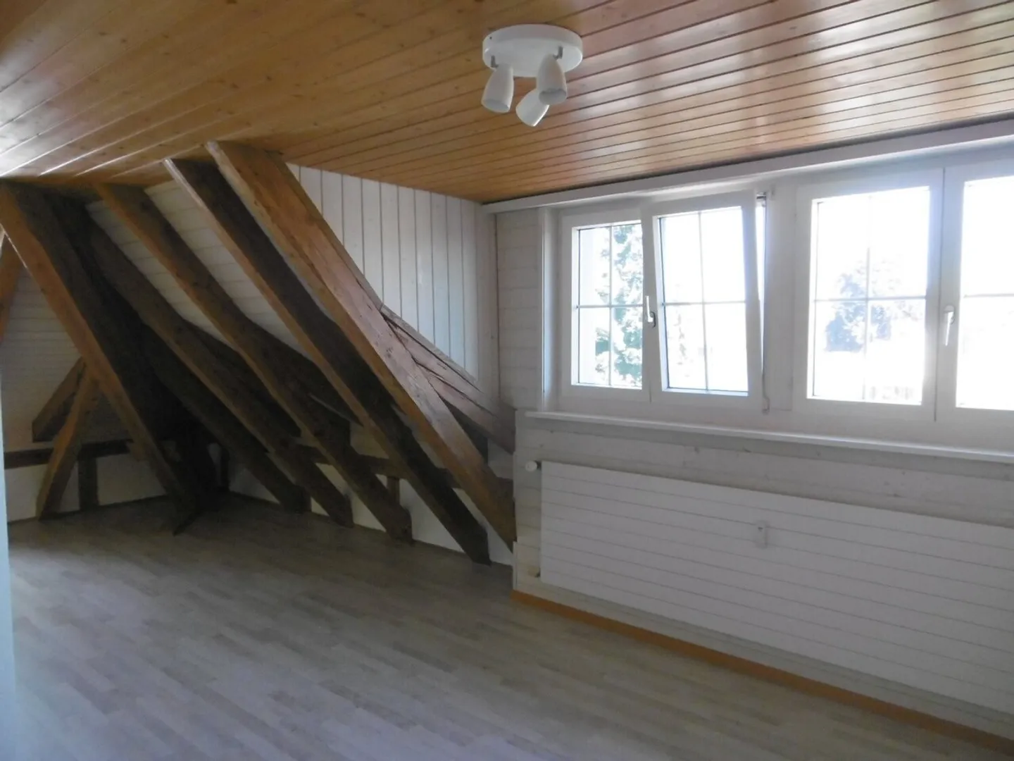 Attraktive 4.5-Zimmer-Maisonette-Wohnung in Utzenstorf (126 m2 im DG) - Foto 5 von 9