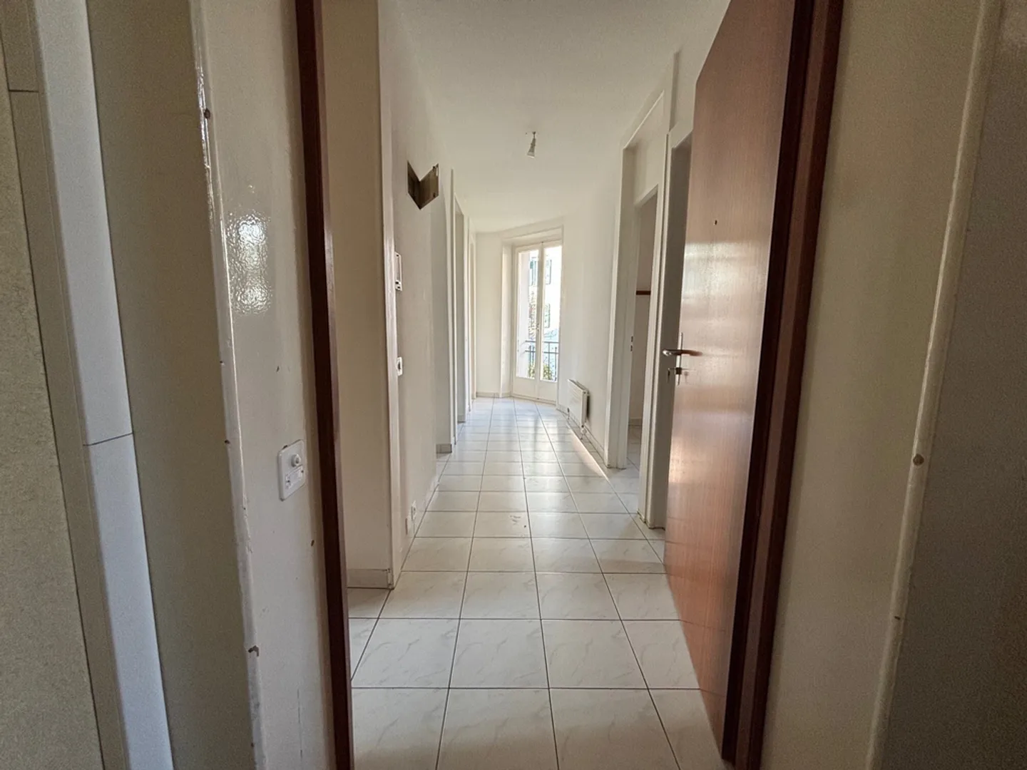 Three-room apartment on the ground floor - Photo 2 of 10