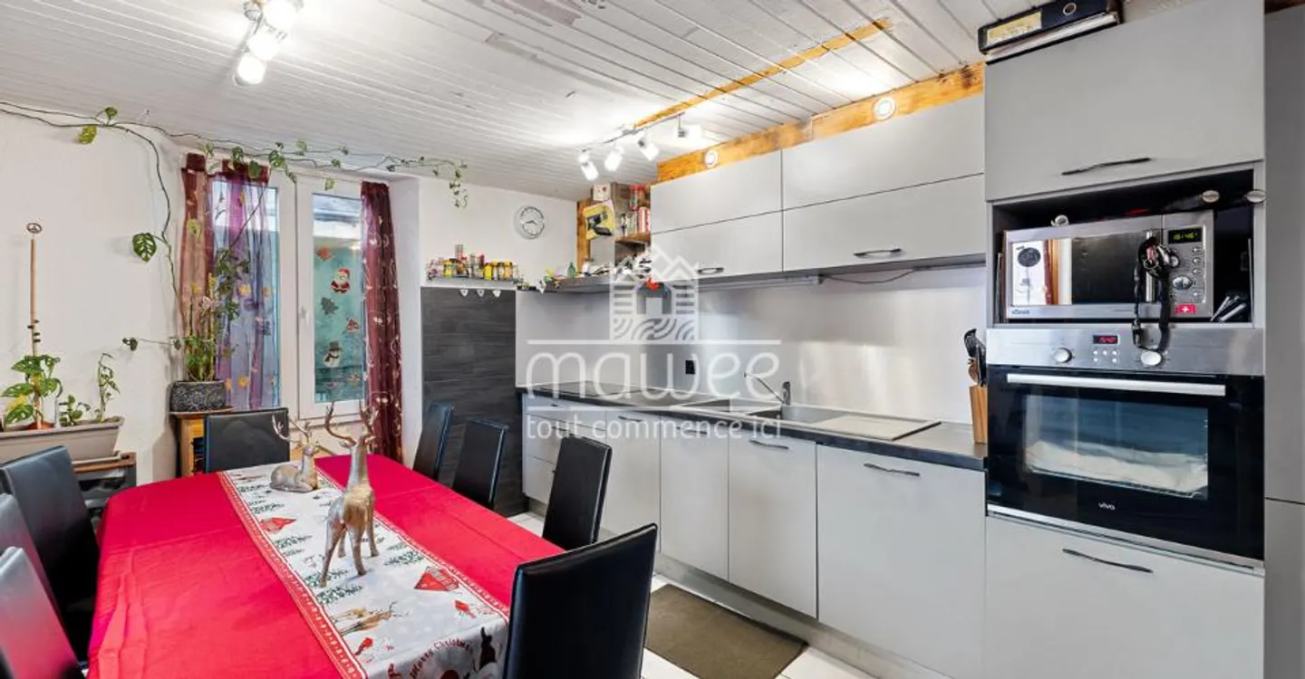Ideally Located 4.5 Room Apartment - Photo 1 of 8