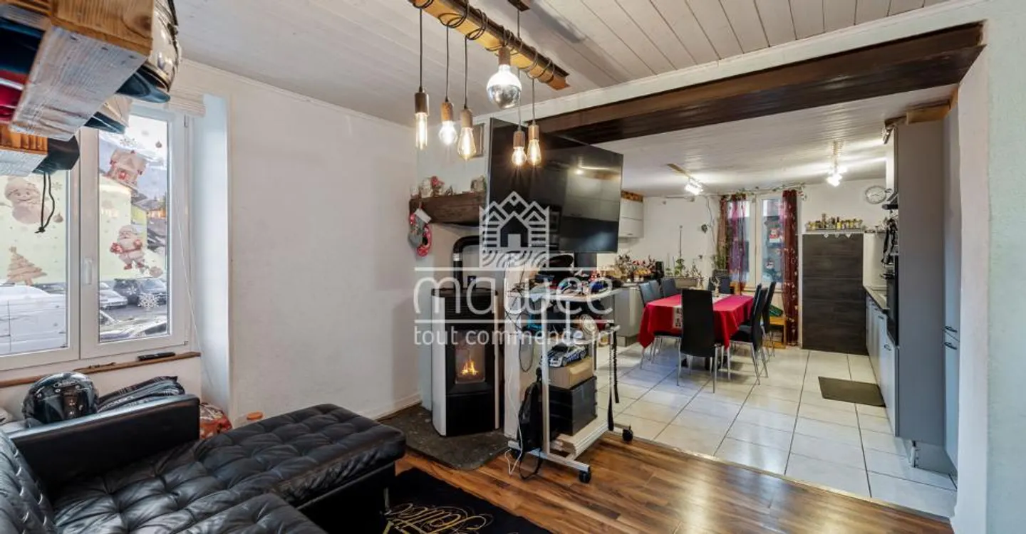 Ideally Located 4.5 Room Apartment - Photo 3 of 8
