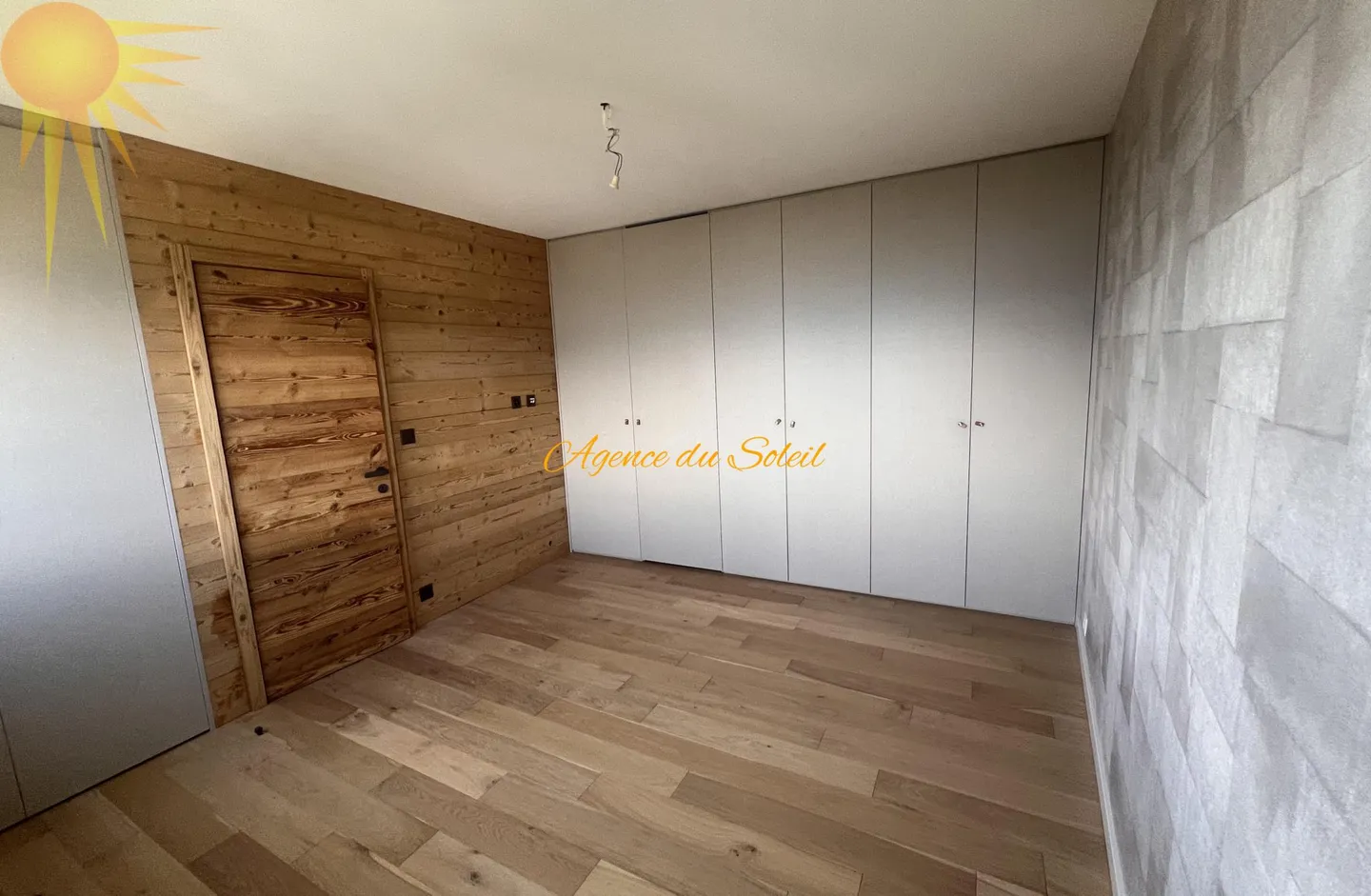 Superb penthouse duplex of 4.5 rooms, fully renovated in 2024! - Photo 18 of 30