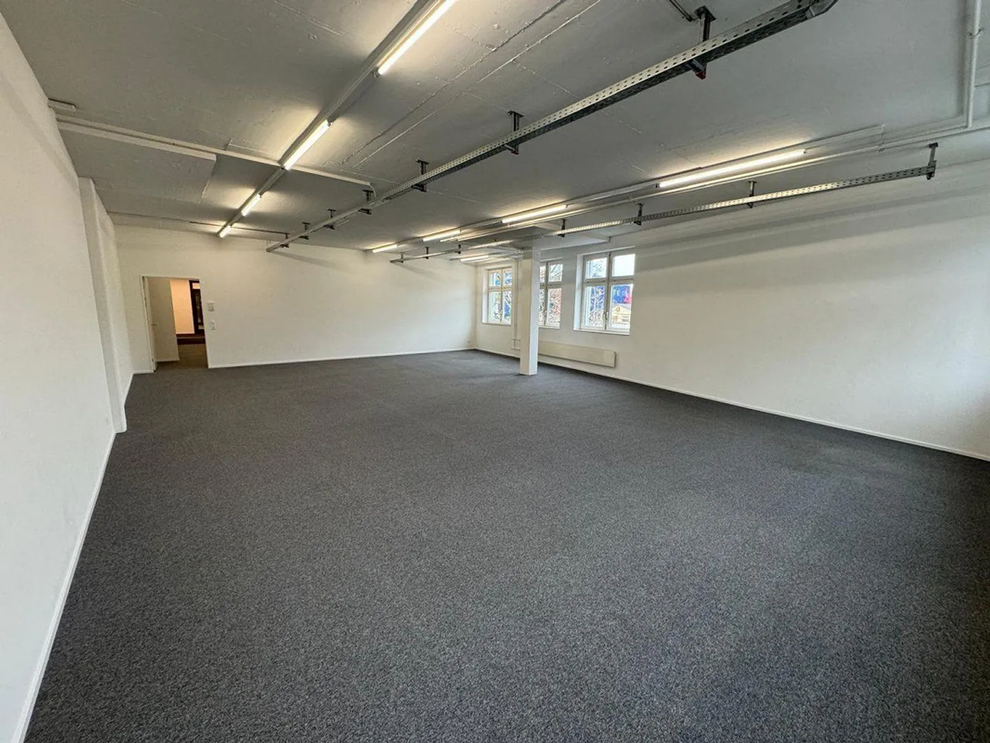 Commercial space in Dierikon in a busy location for rent - Photo 4 of 7