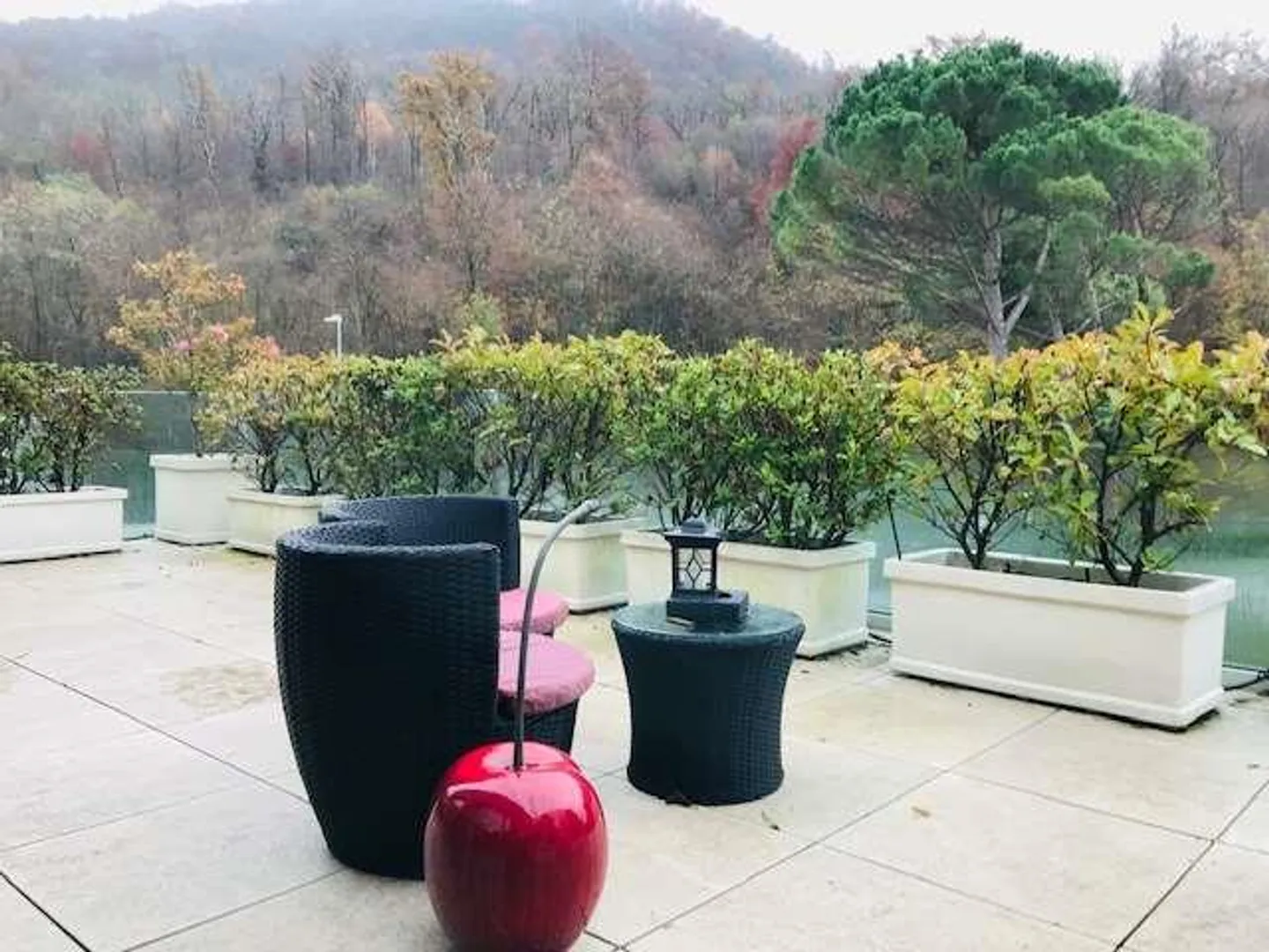 Penthouse haut de gamme avec terrasse panoramique et piscine - Photo 9 sur 13