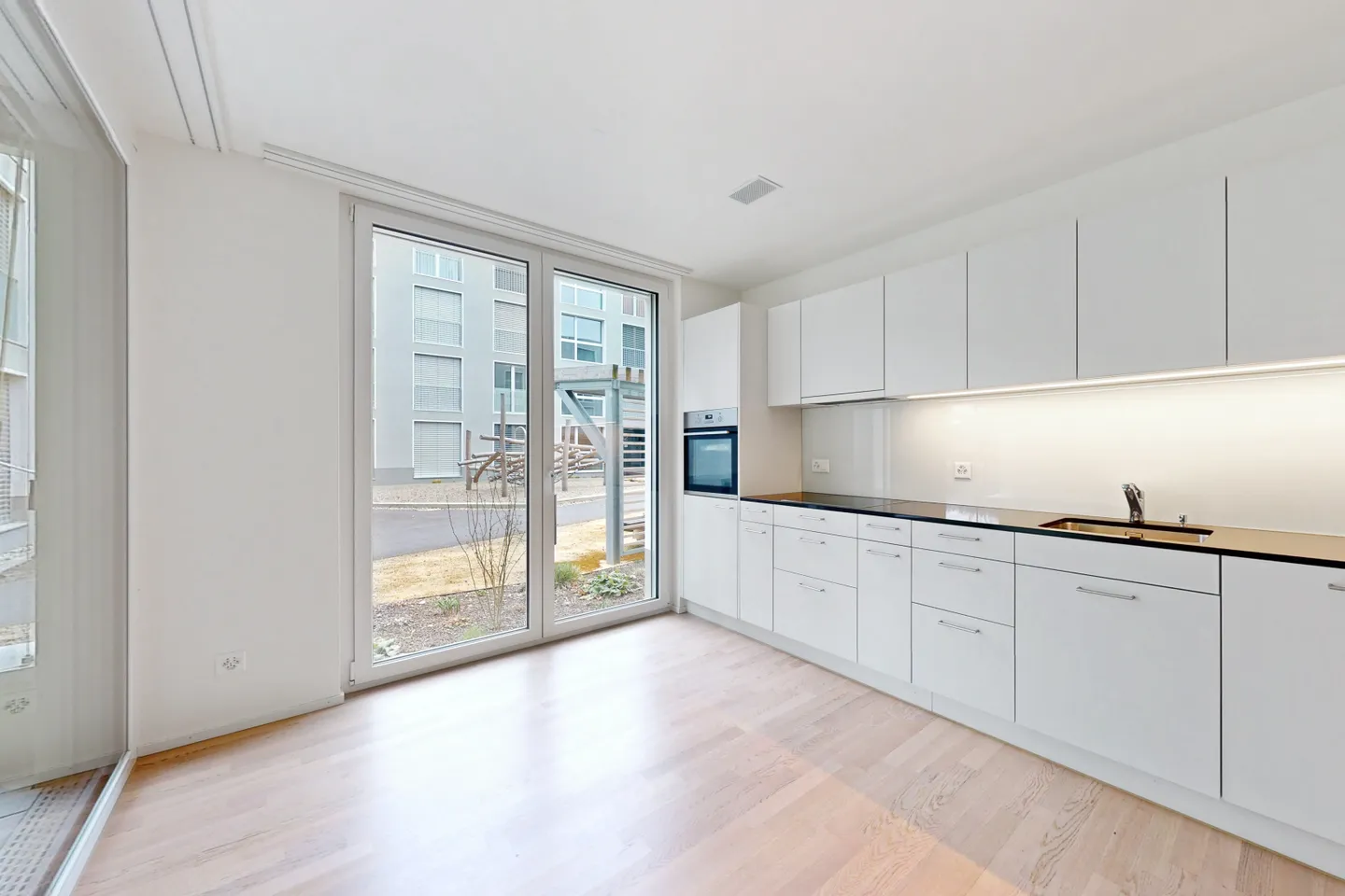 Apartment for rent - Photo 2 of 7