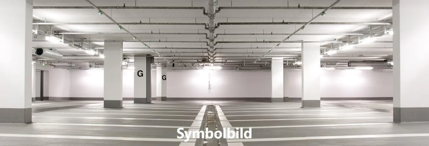 11 places de stationnement en garage / 6 places de stationnement extérieur - Photo 1 sur 2