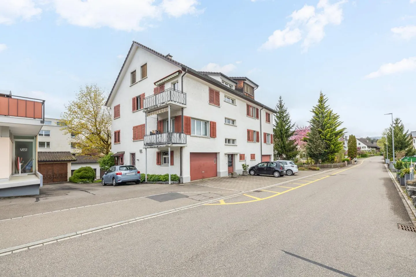 Mehrfamilienhaus mit Potenzial an ruhiger Lage - Foto 1 von 13