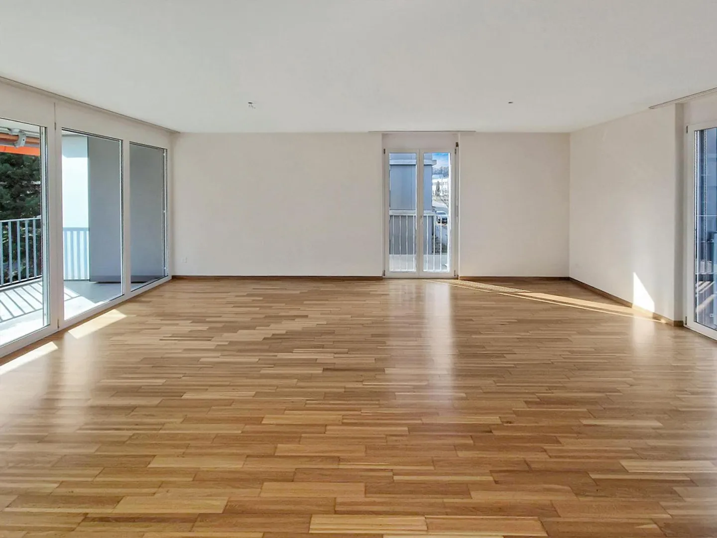 Moderno, in posizione centrale, inondato di luce, planimetrie generose - Foto 8 di 9