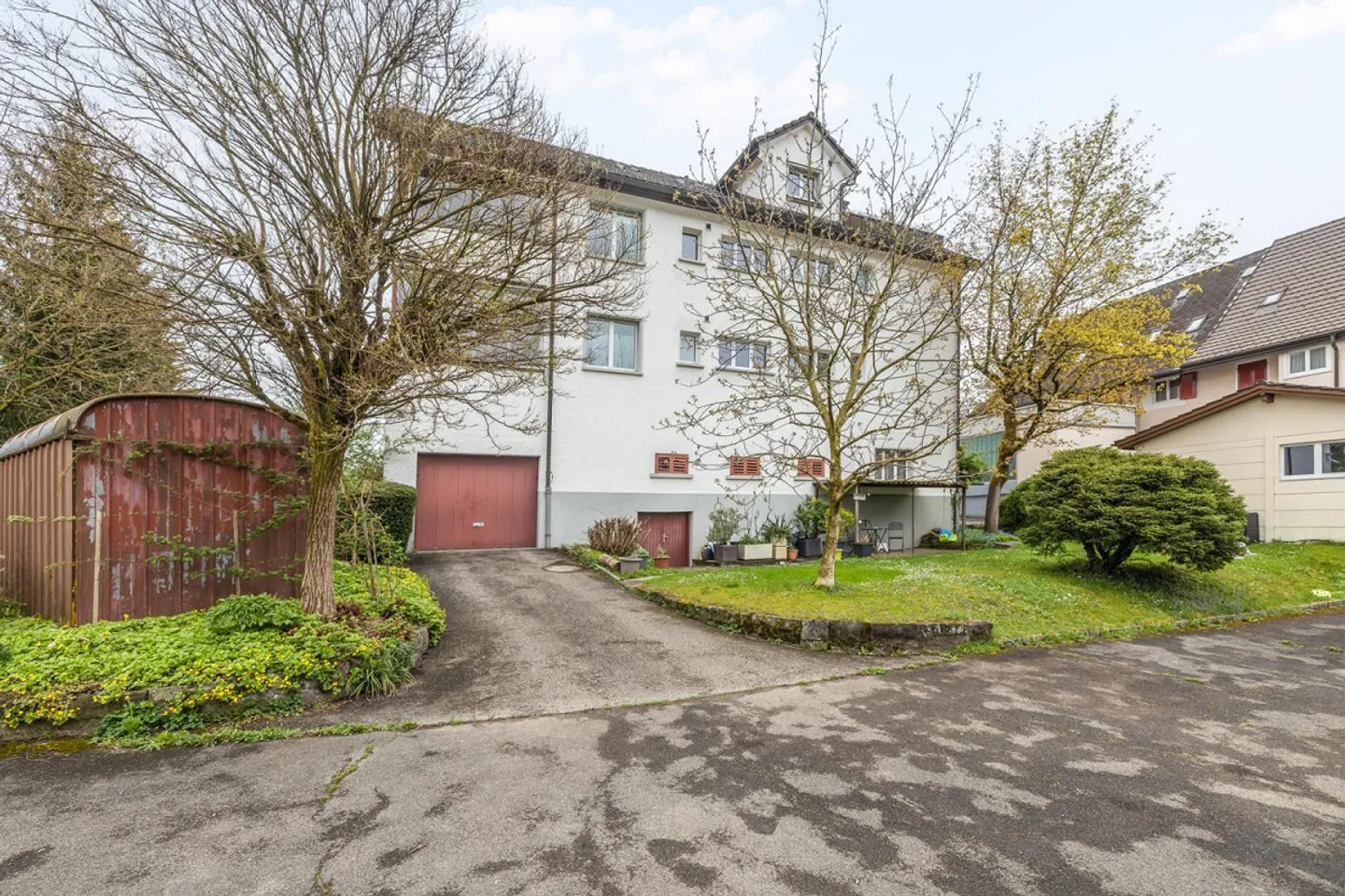 Mehrfamilienhaus mit Potenzial an ruhiger Lage - Foto 2 von 13