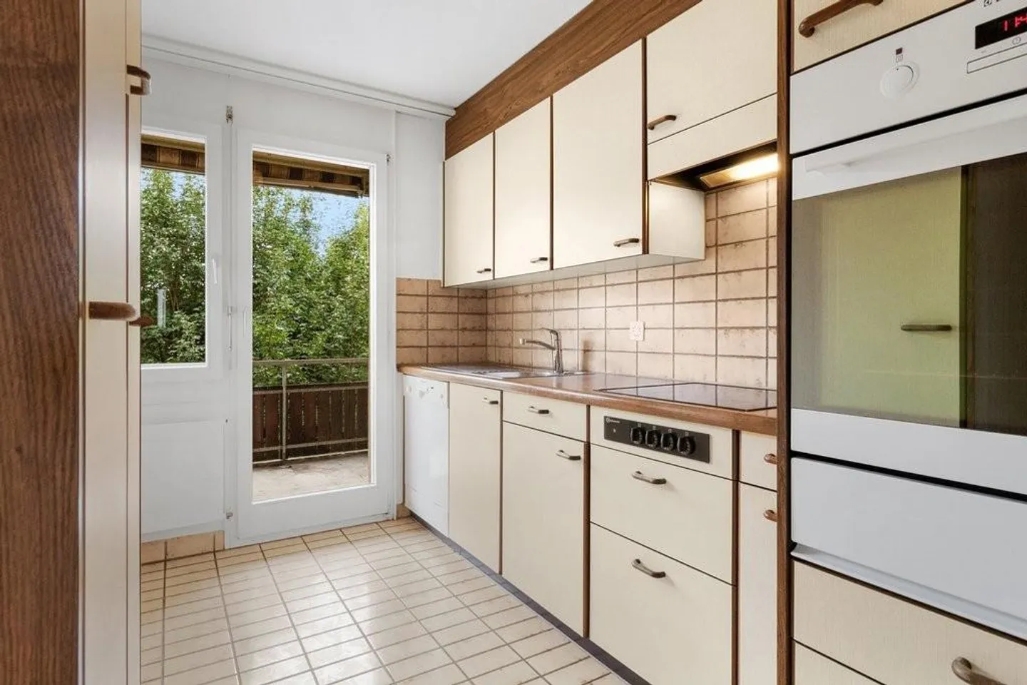 Quietly located 5.5 Ziimmerwohnung - Ideal for family - Photo 2 of 9