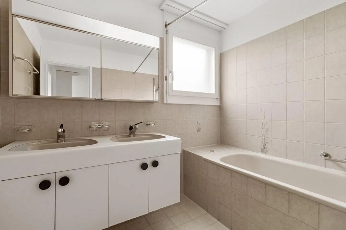 Quietly located 5.5 Ziimmerwohnung - Ideal for family - Photo 4 of 9