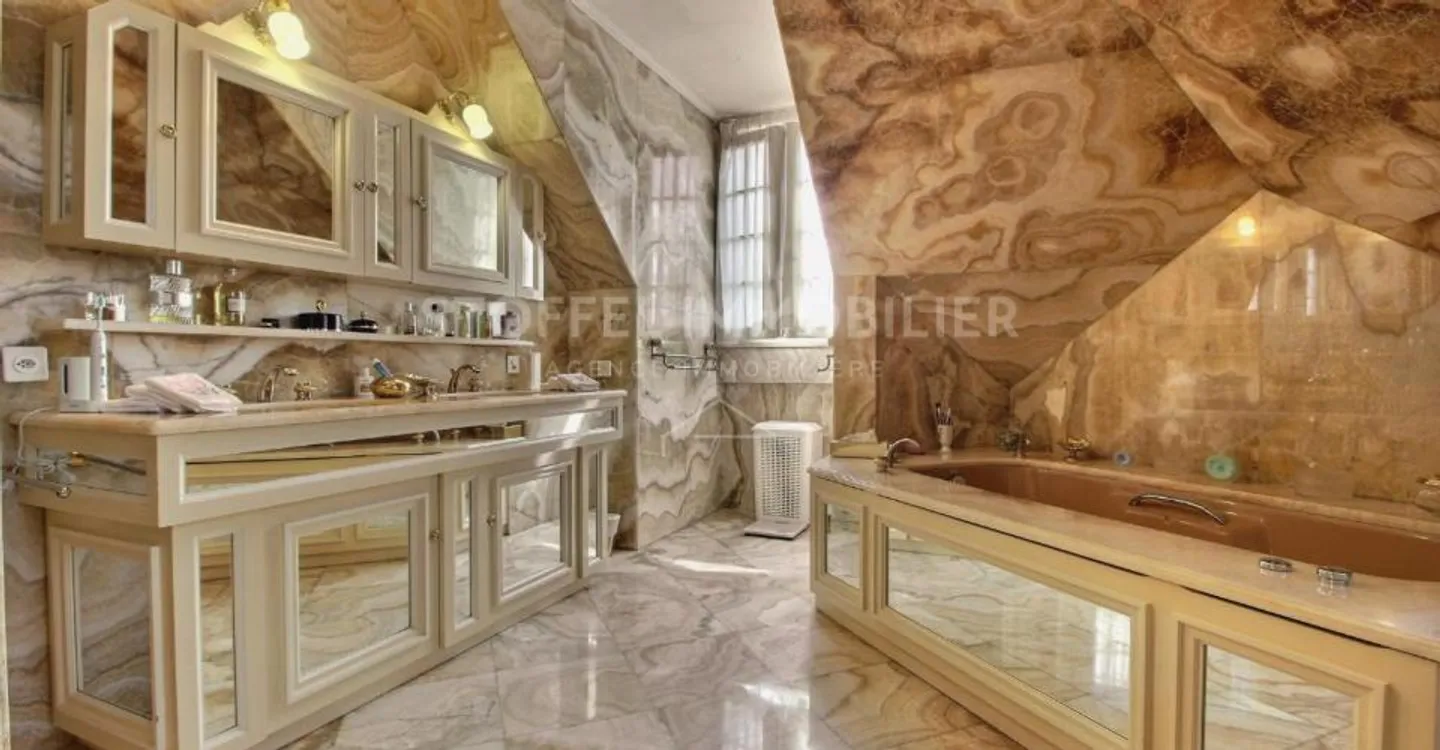 Master House in a Preserved Environment - Conches - Photo 9 of 11