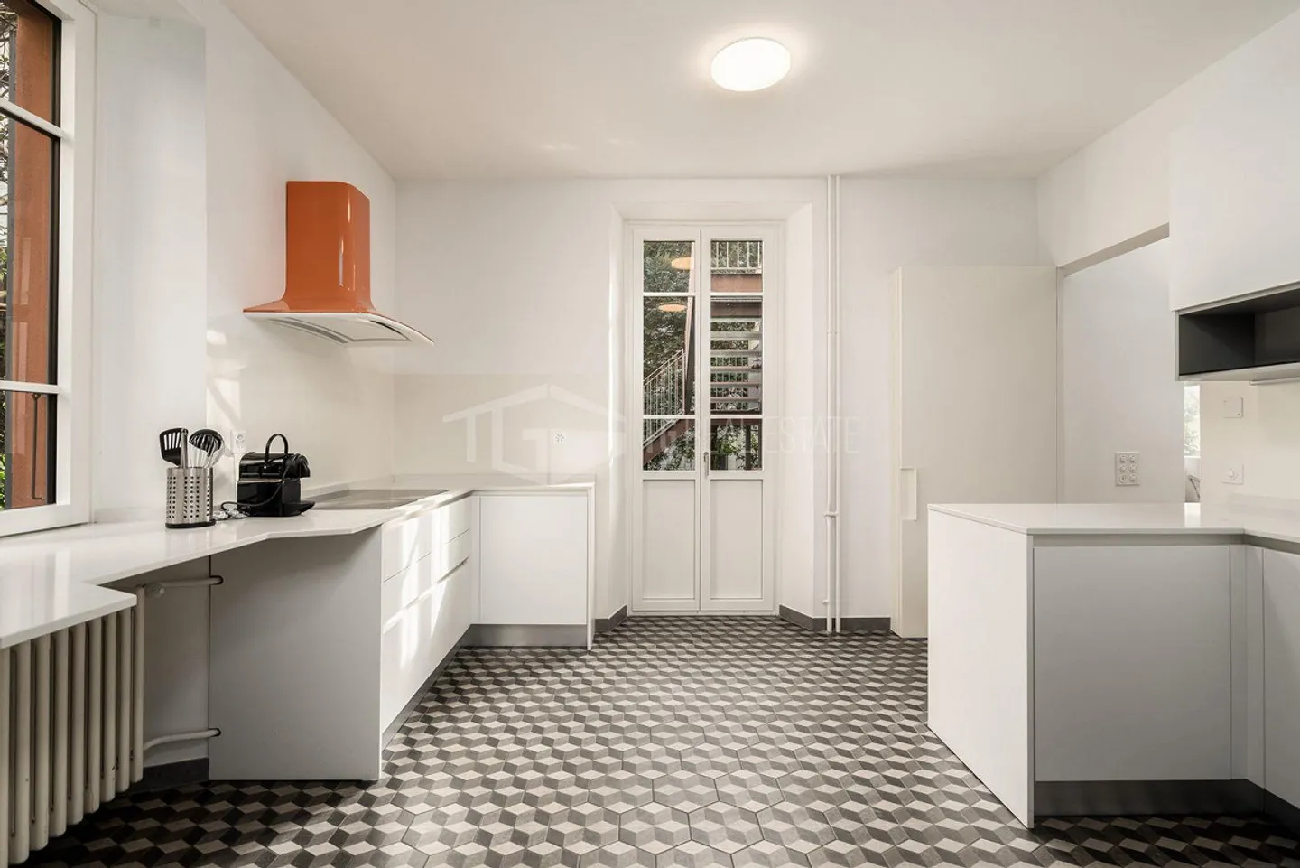 COSY 2.5-ROOM APARTMENT WITH LARGE TERRACE AND GARDEN - Photo 7 of 17