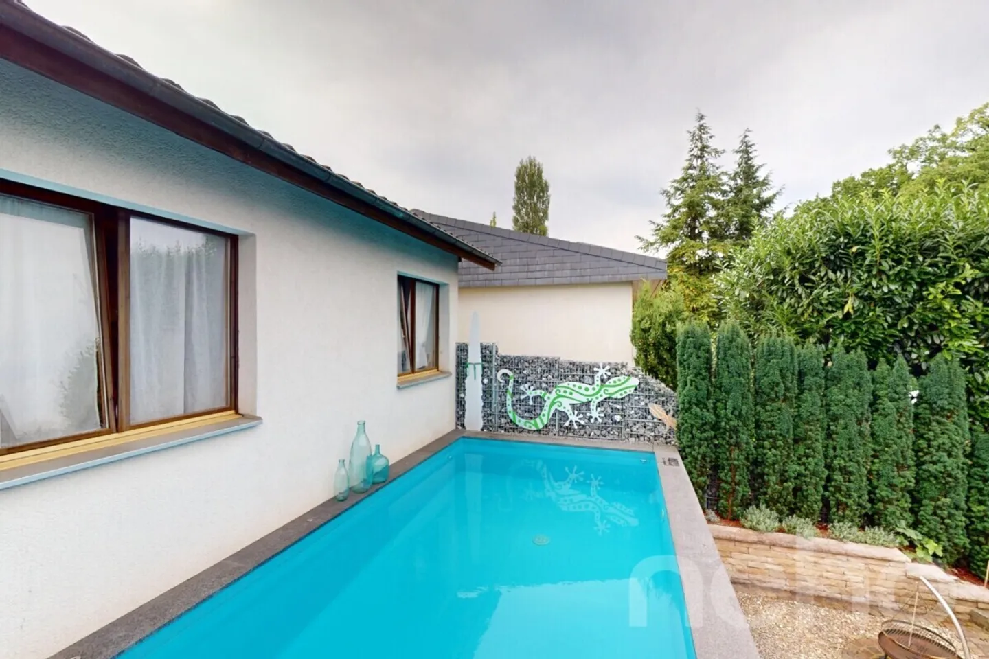 Appartement de jardin unique avec piscine extérieure - Photo 4 sur 12