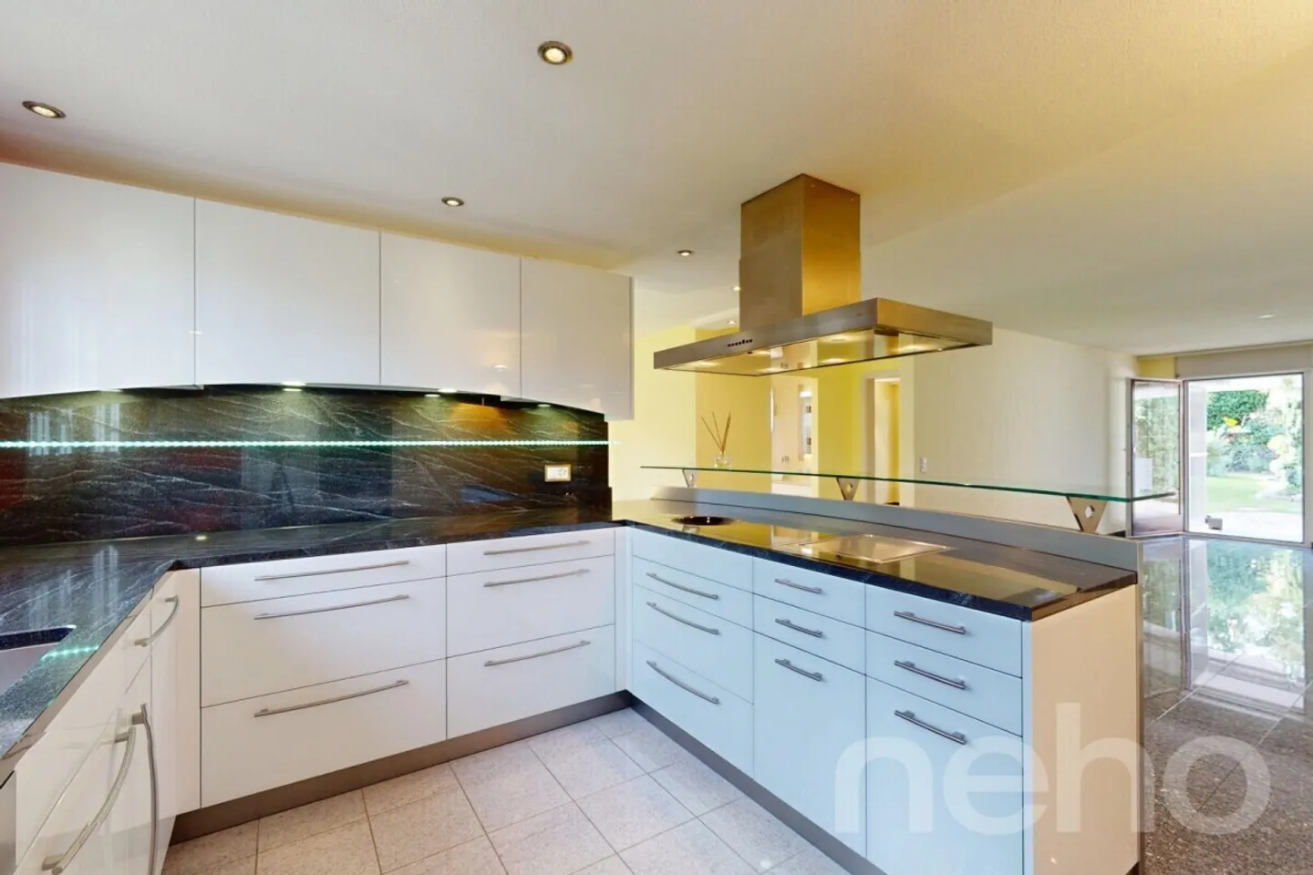 Appartement de jardin unique avec piscine extérieure - Photo 5 sur 12